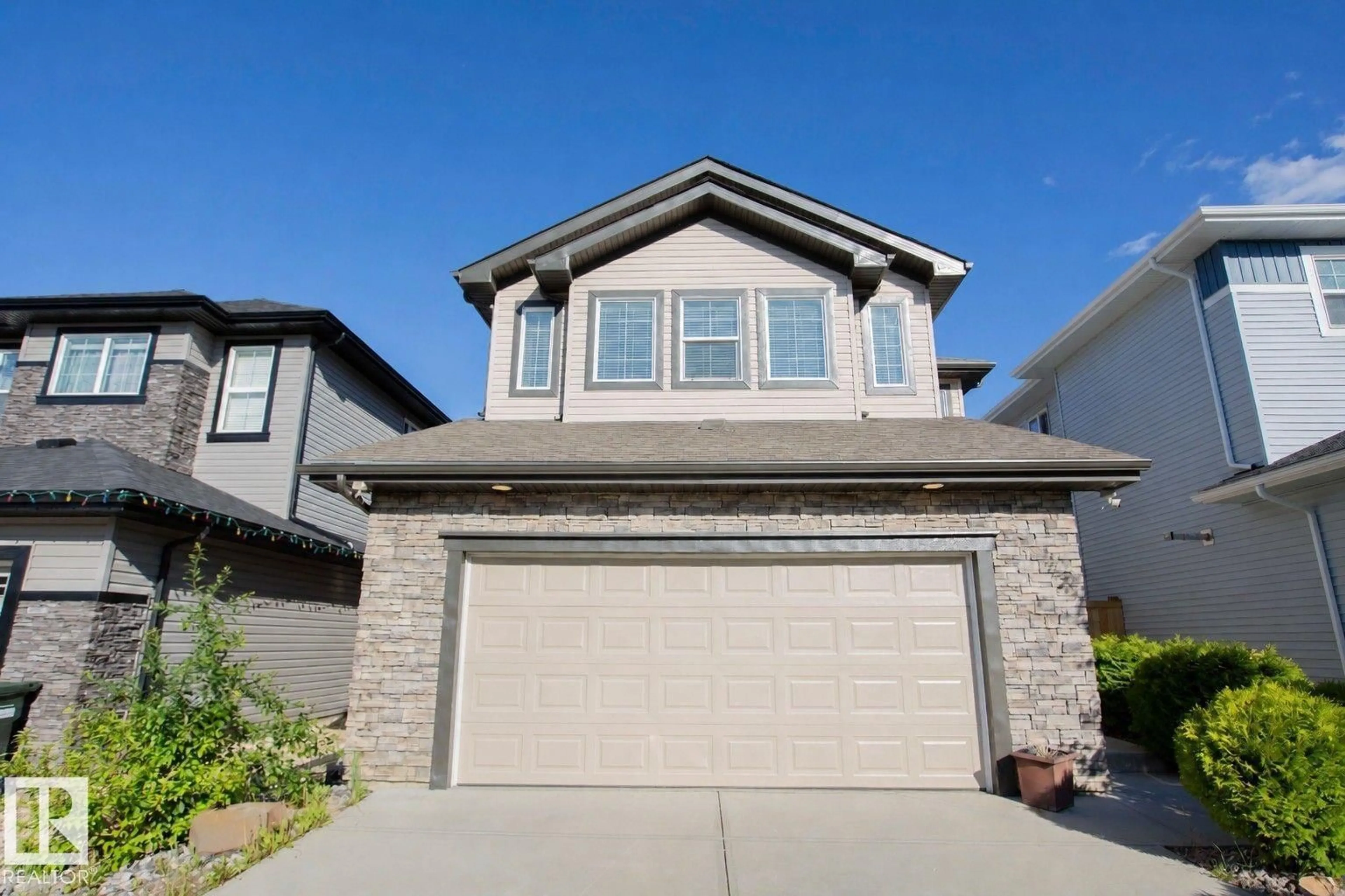 Home with vinyl exterior material, street for 8 MEADOWLINK CM, Spruce Grove Alberta T7X0W1