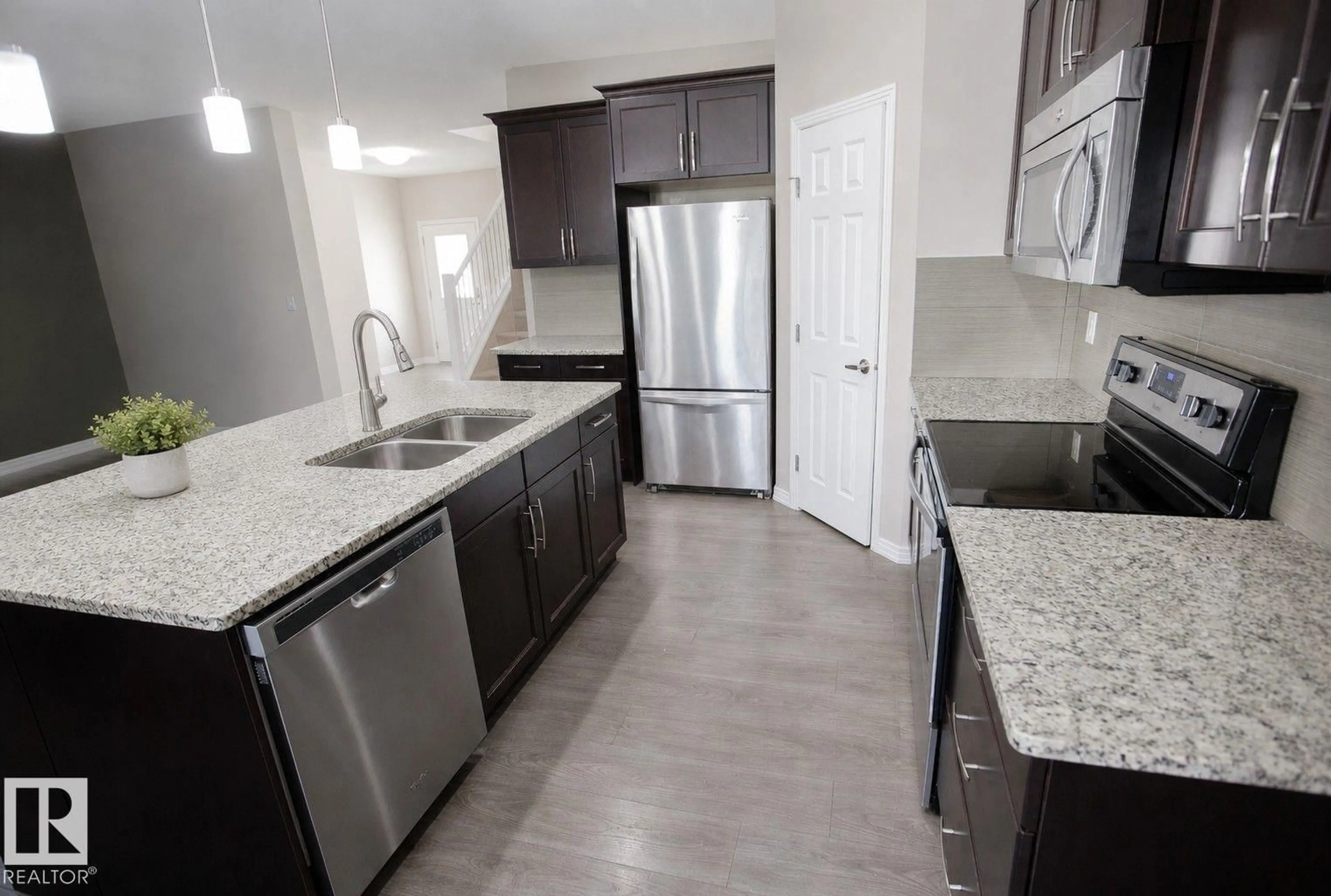 Standard kitchen, unknown for 8 MEADOWLINK CM, Spruce Grove Alberta T7X0W1