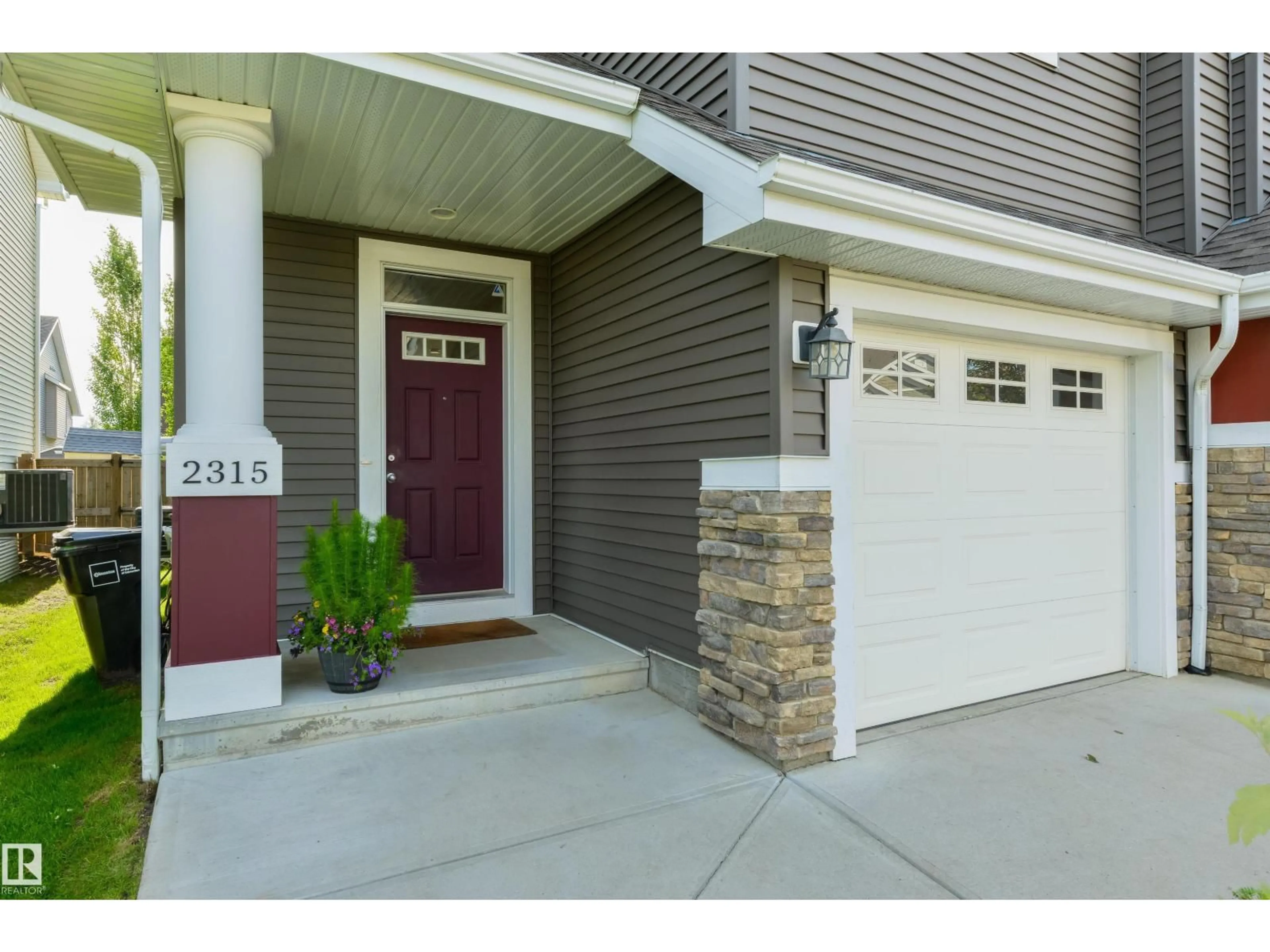 Indoor entryway for SW - 2315 68 ST, Edmonton Alberta T6X2B1