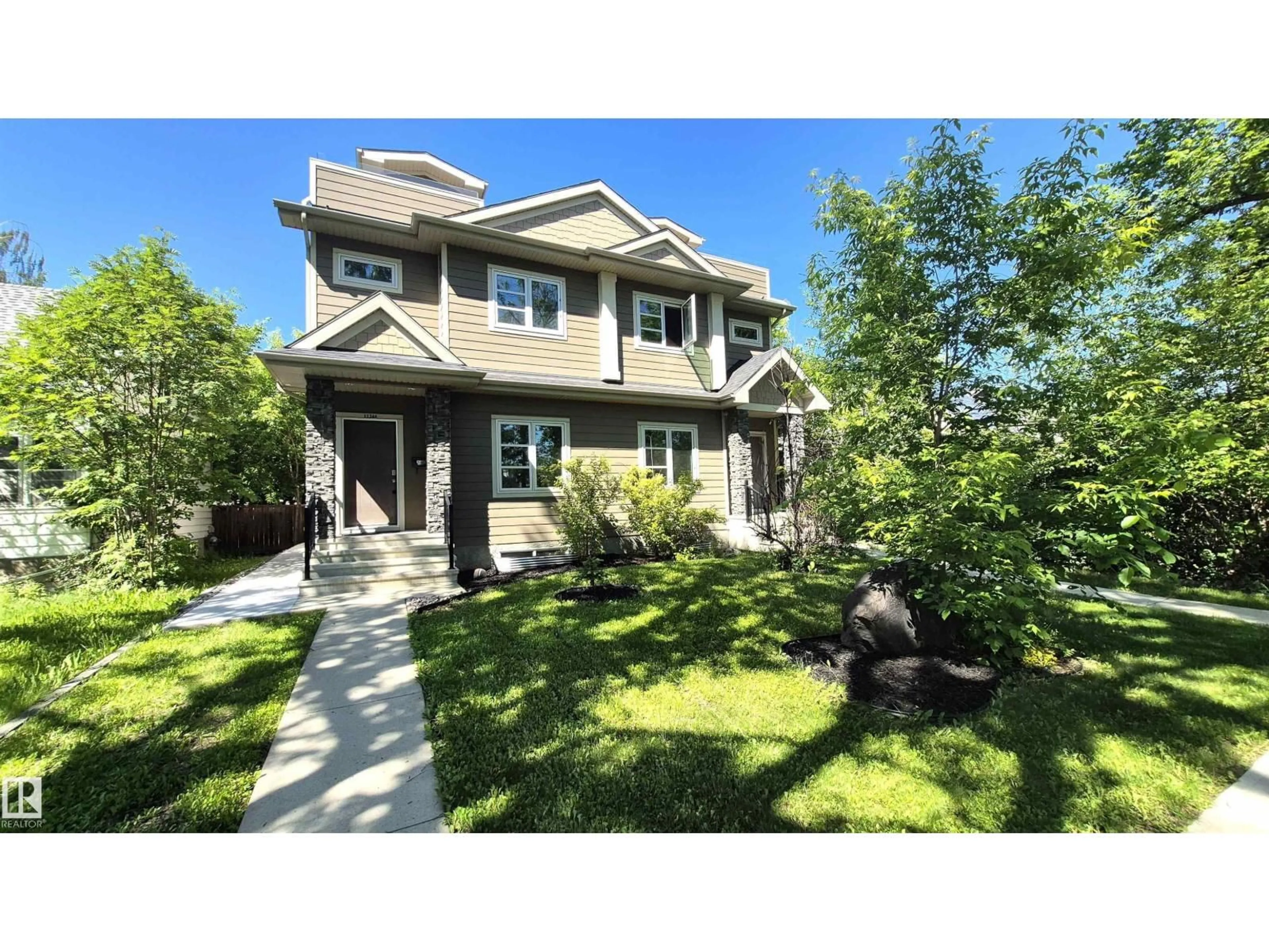 Home with vinyl exterior material, street for NW - 11246 78 AV, Edmonton Alberta T6G0M7