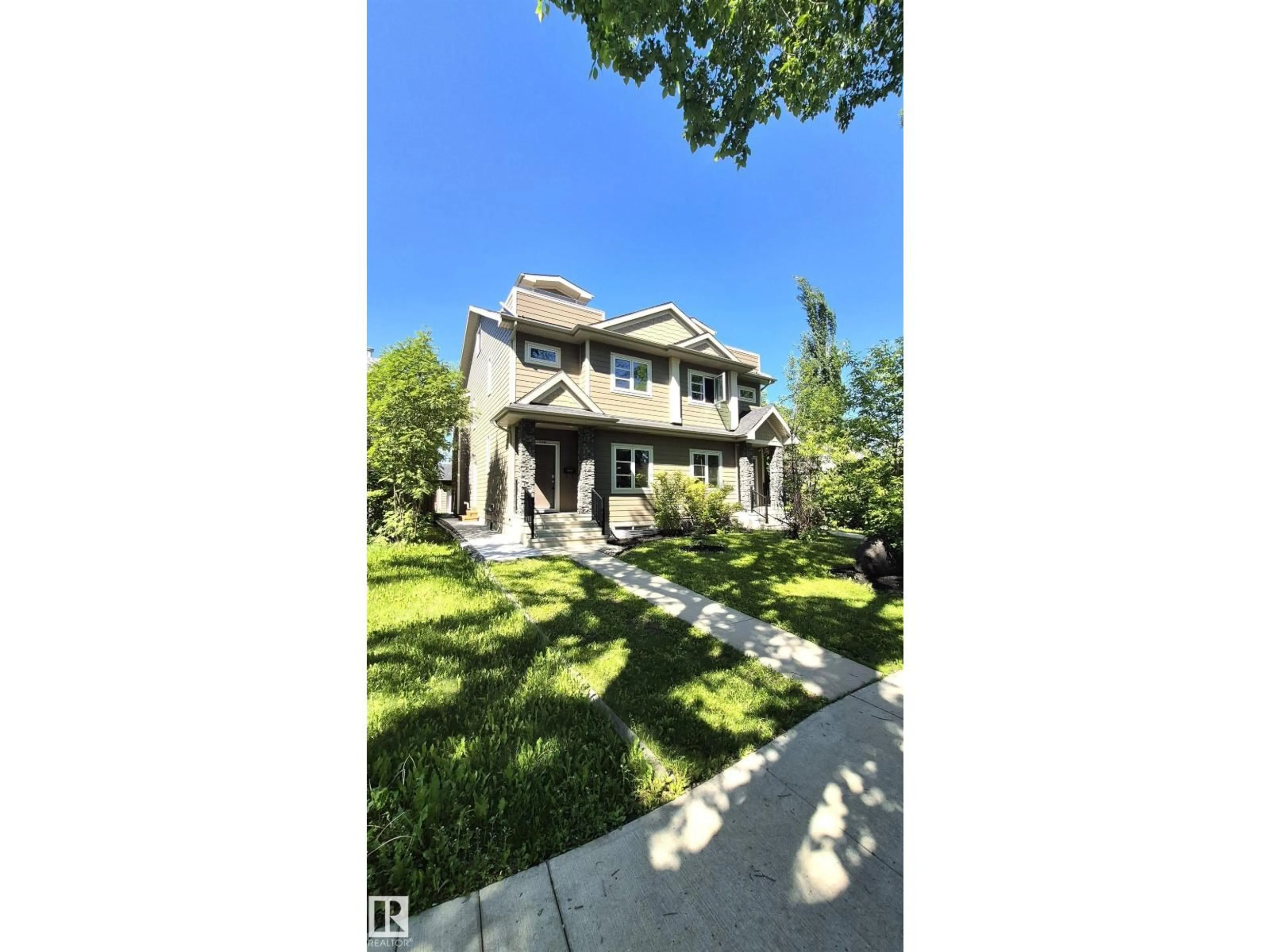 A pic from outside/outdoor area/front of a property/back of a property/a pic from drone, street for NW - 11246 78 AV, Edmonton Alberta T6G0M7