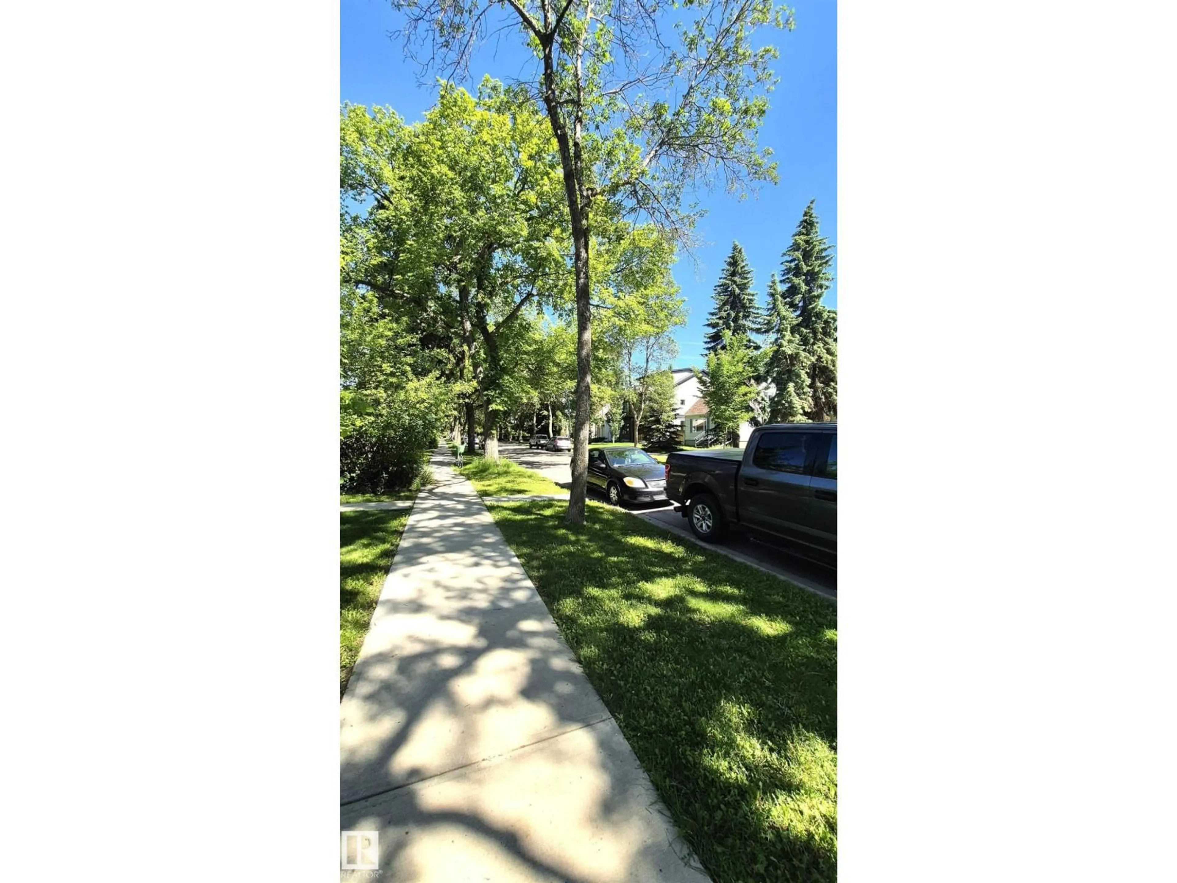 A pic from outside/outdoor area/front of a property/back of a property/a pic from drone, street for NW - 11246 78 AV, Edmonton Alberta T6G0M7