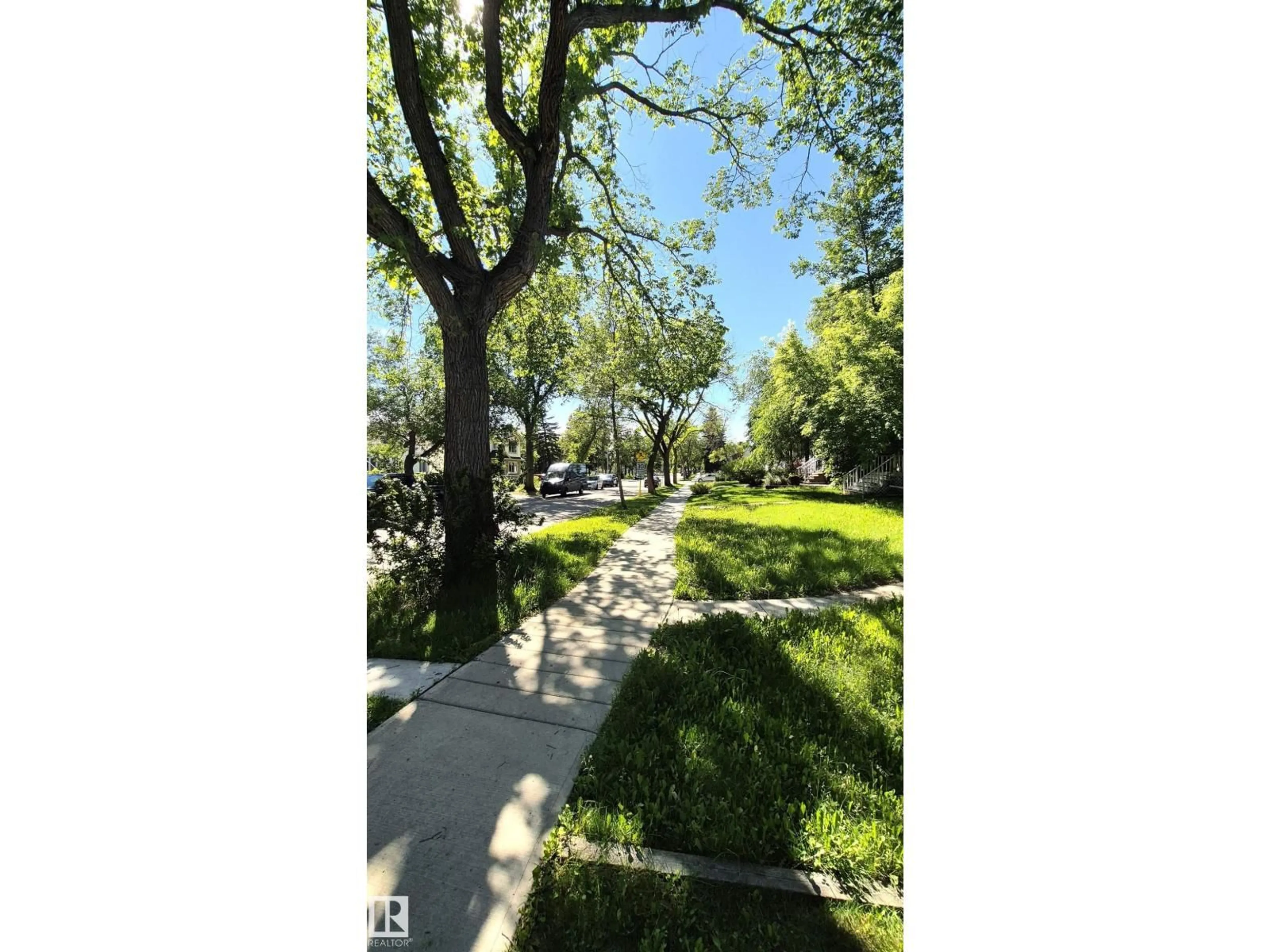 A pic from outside/outdoor area/front of a property/back of a property/a pic from drone, unknown for NW - 11246 78 AV, Edmonton Alberta T6G0M7