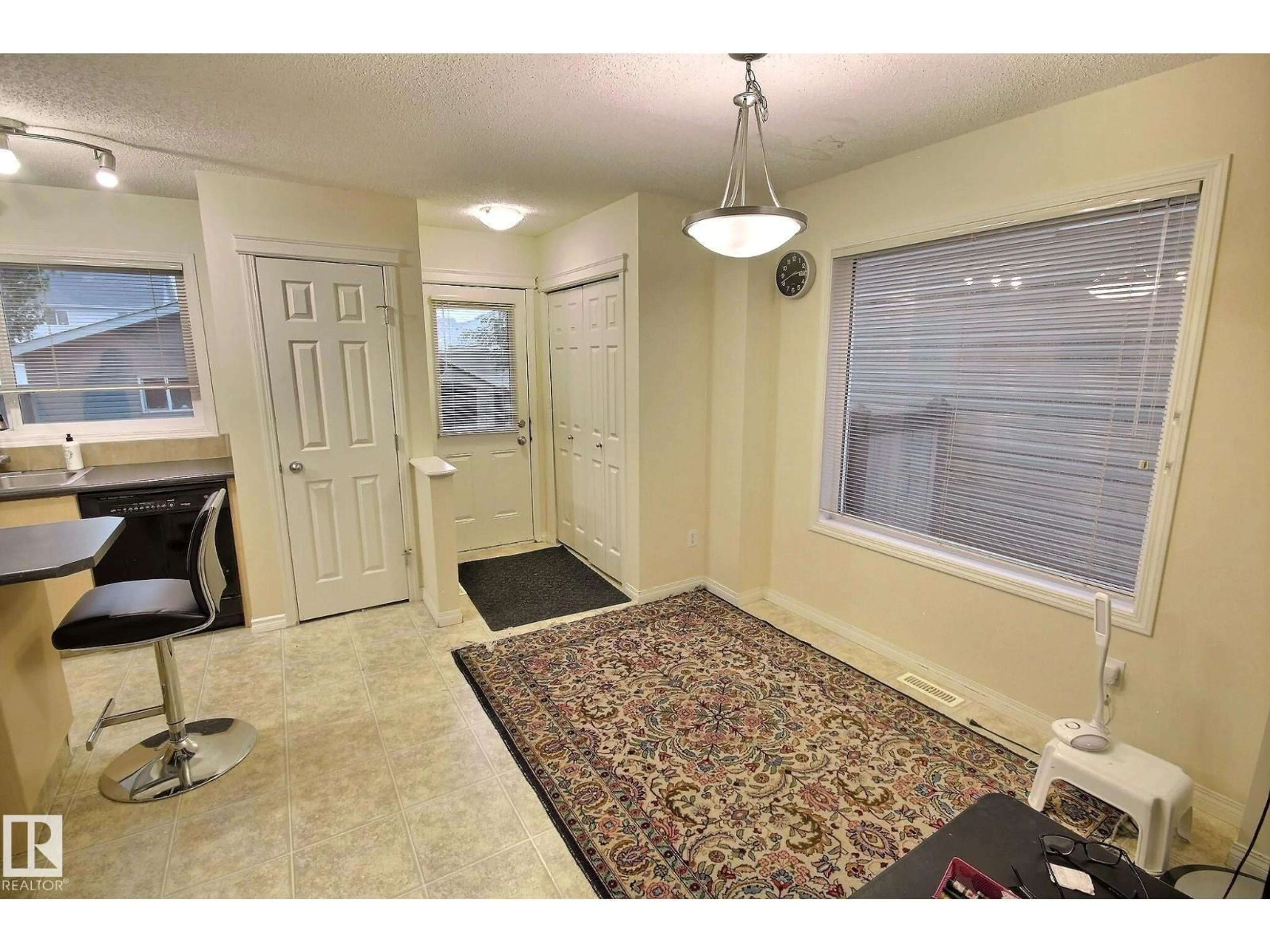 Indoor entryway for 1516 76 ST, Edmonton Alberta T6X1M3