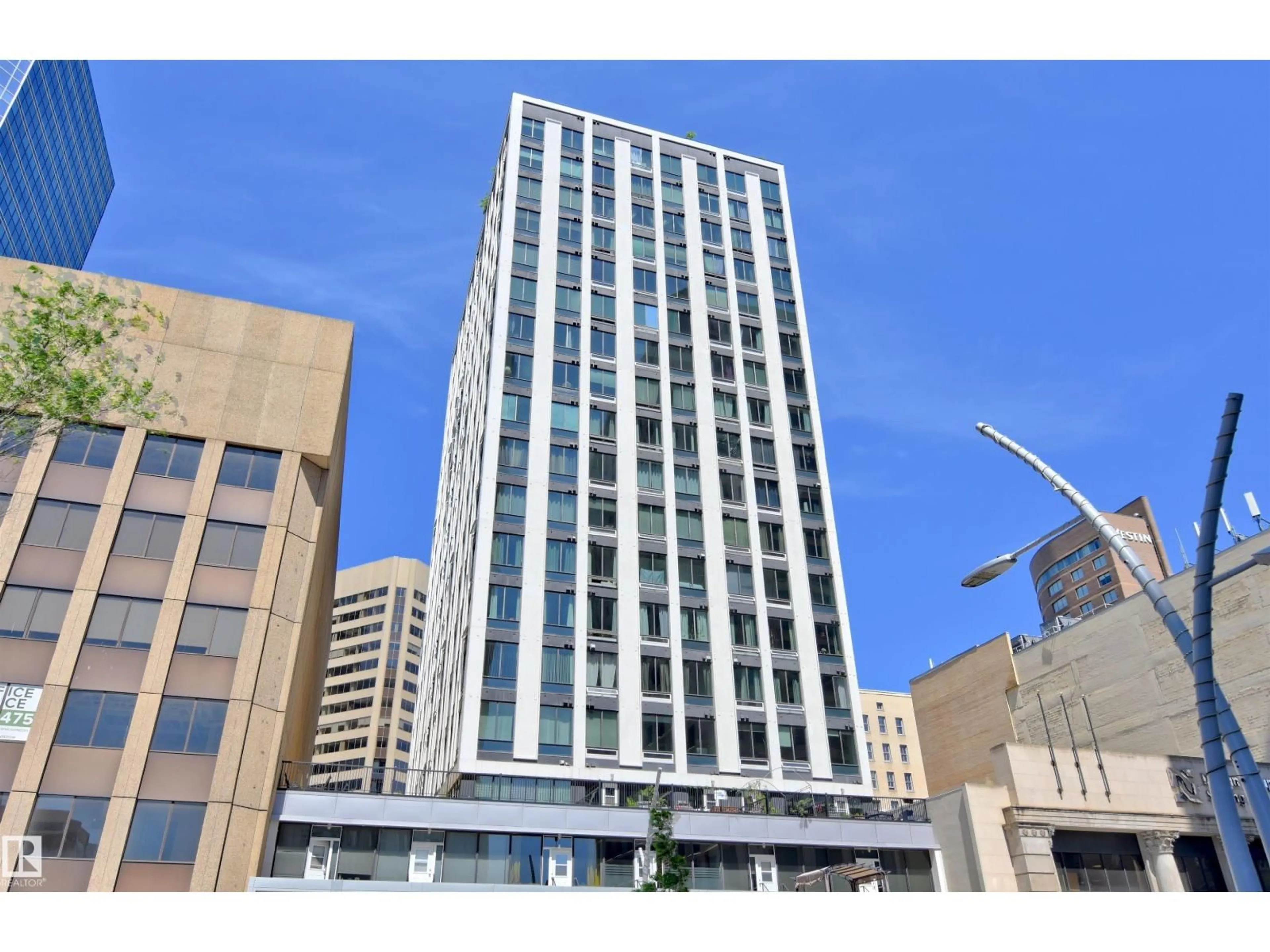 Indoor foyer for #404 - 10024 JASPER AV, Edmonton Alberta T5J1R9