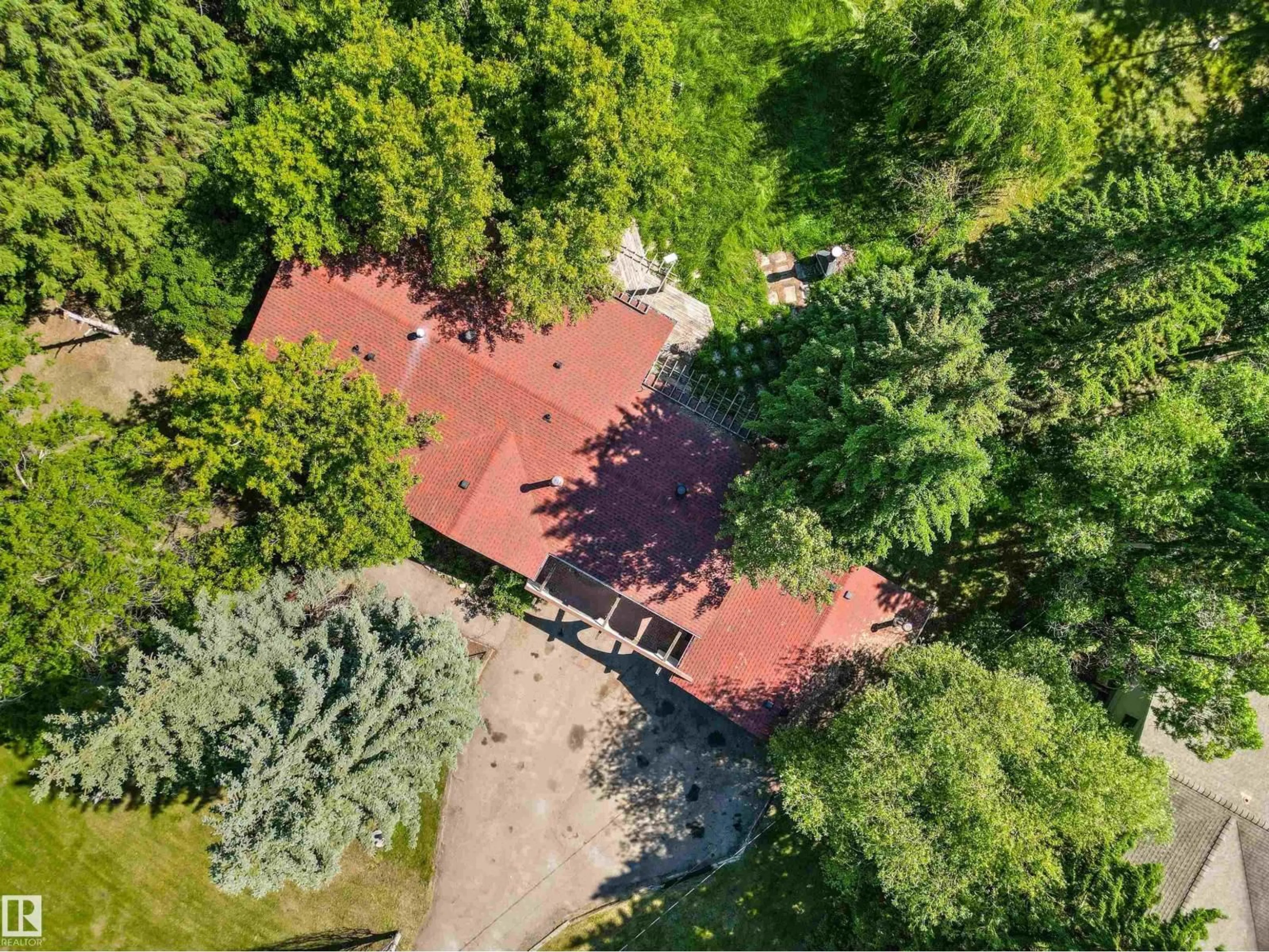 A pic from outside/outdoor area/front of a property/back of a property/a pic from drone, forest/trees view for 107 GRANDISLE RD, Edmonton Alberta T6M2P1