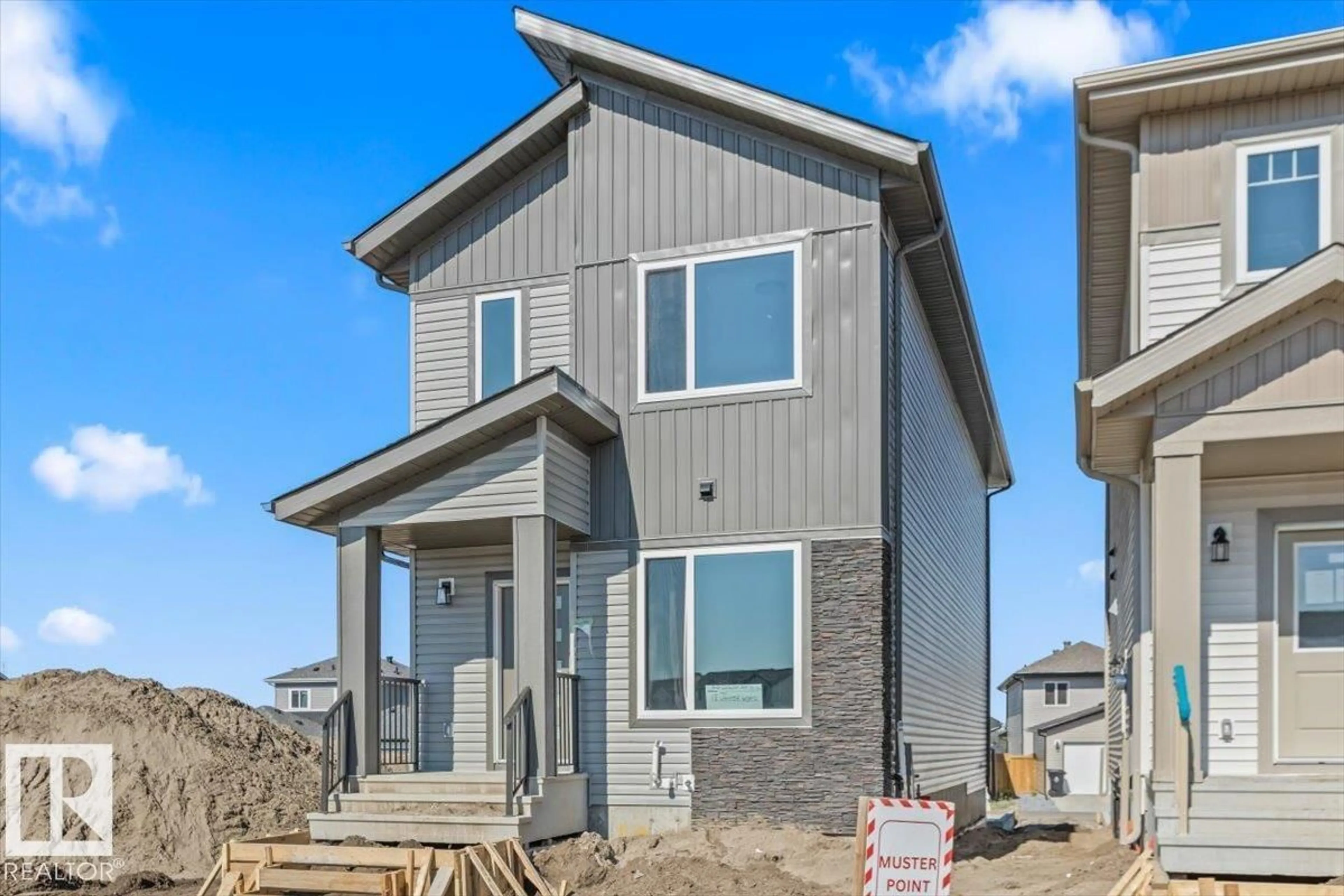 Home with vinyl exterior material, street for 18 JUNIPER WD, Fort Saskatchewan Alberta T8L0J9