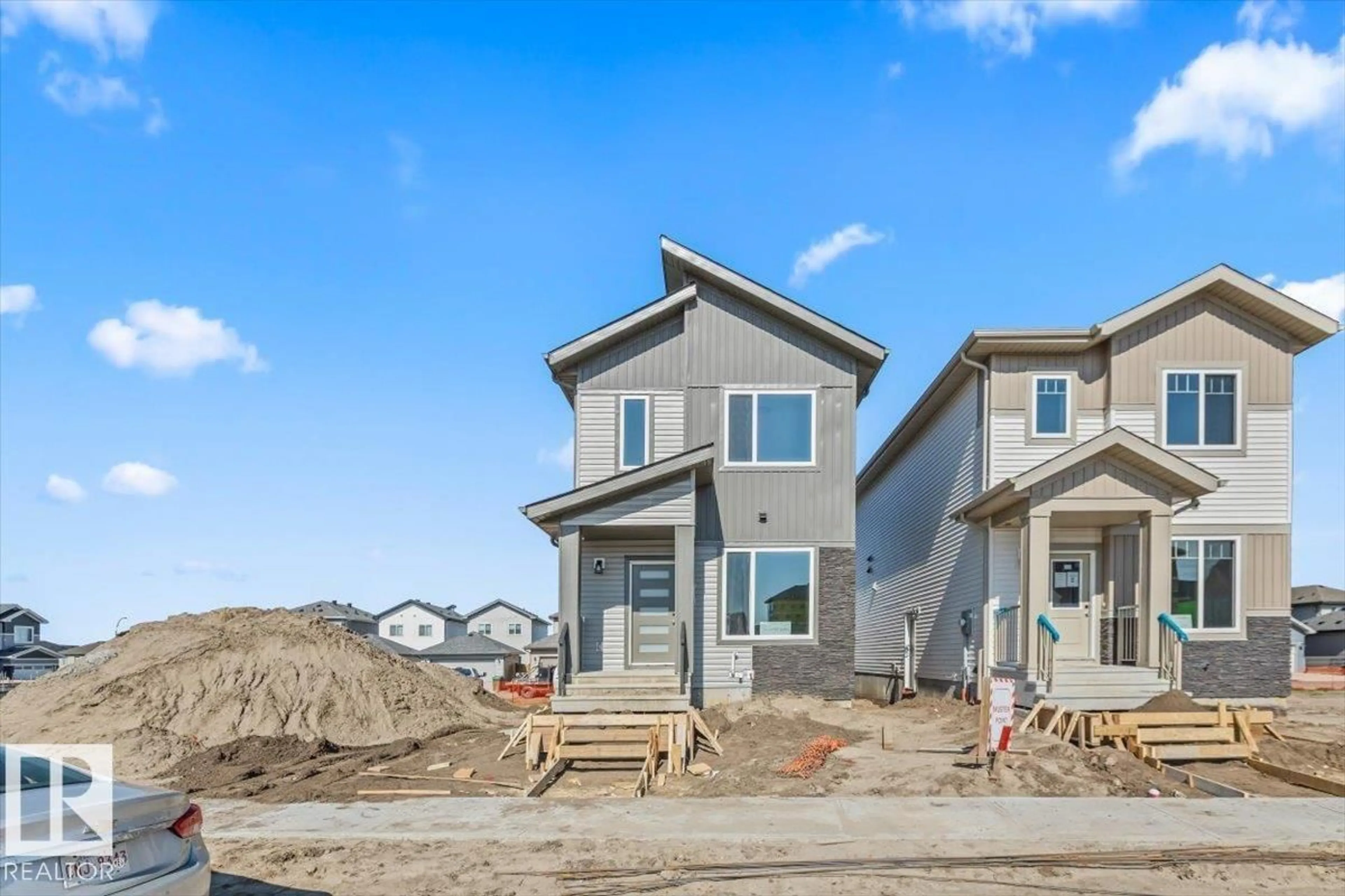 Home with vinyl exterior material, street for 18 JUNIPER WD, Fort Saskatchewan Alberta T8L0J9