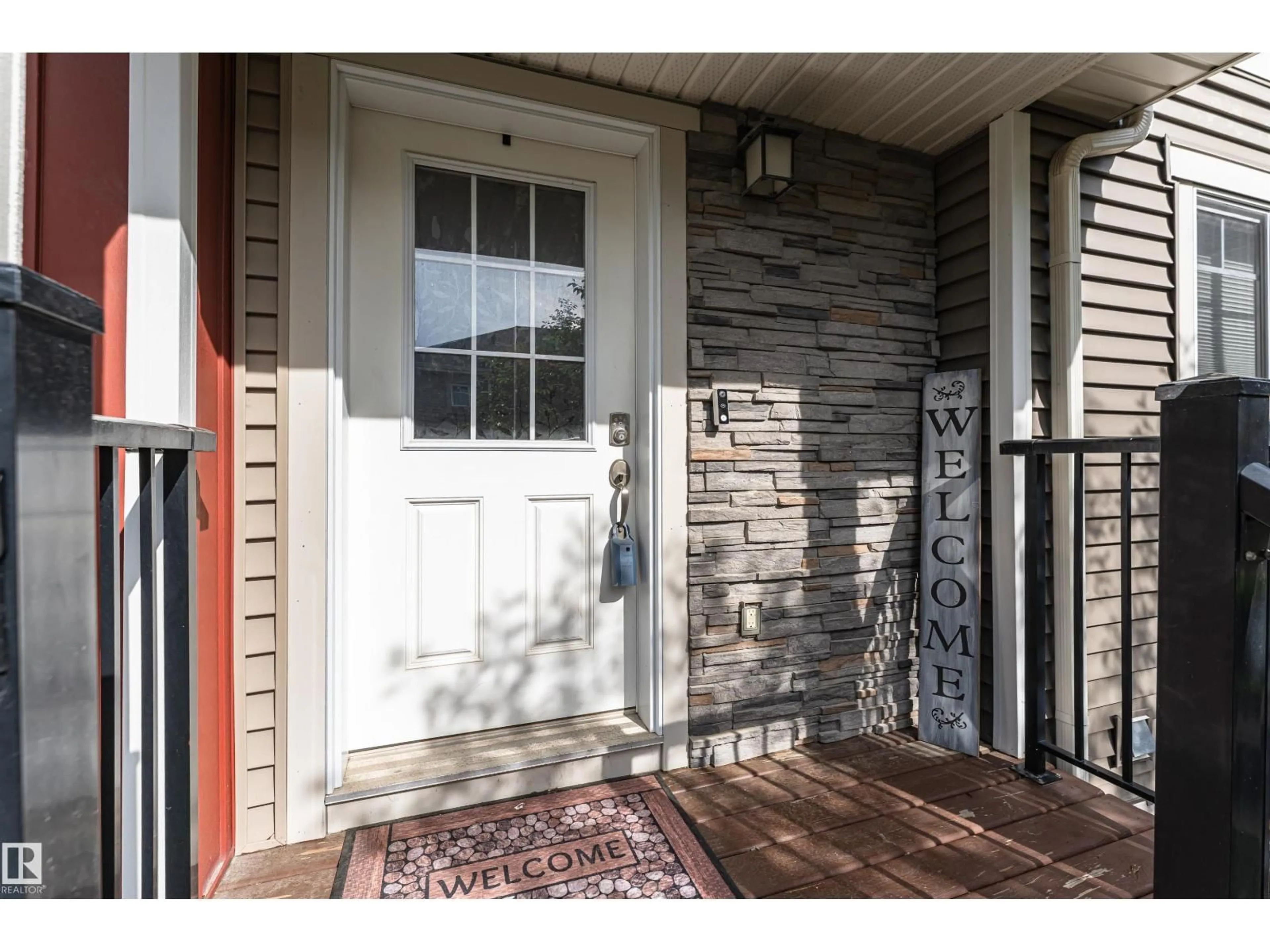 Indoor entryway for #35 - 675 ALBANY WY, Edmonton Alberta T6V0H1