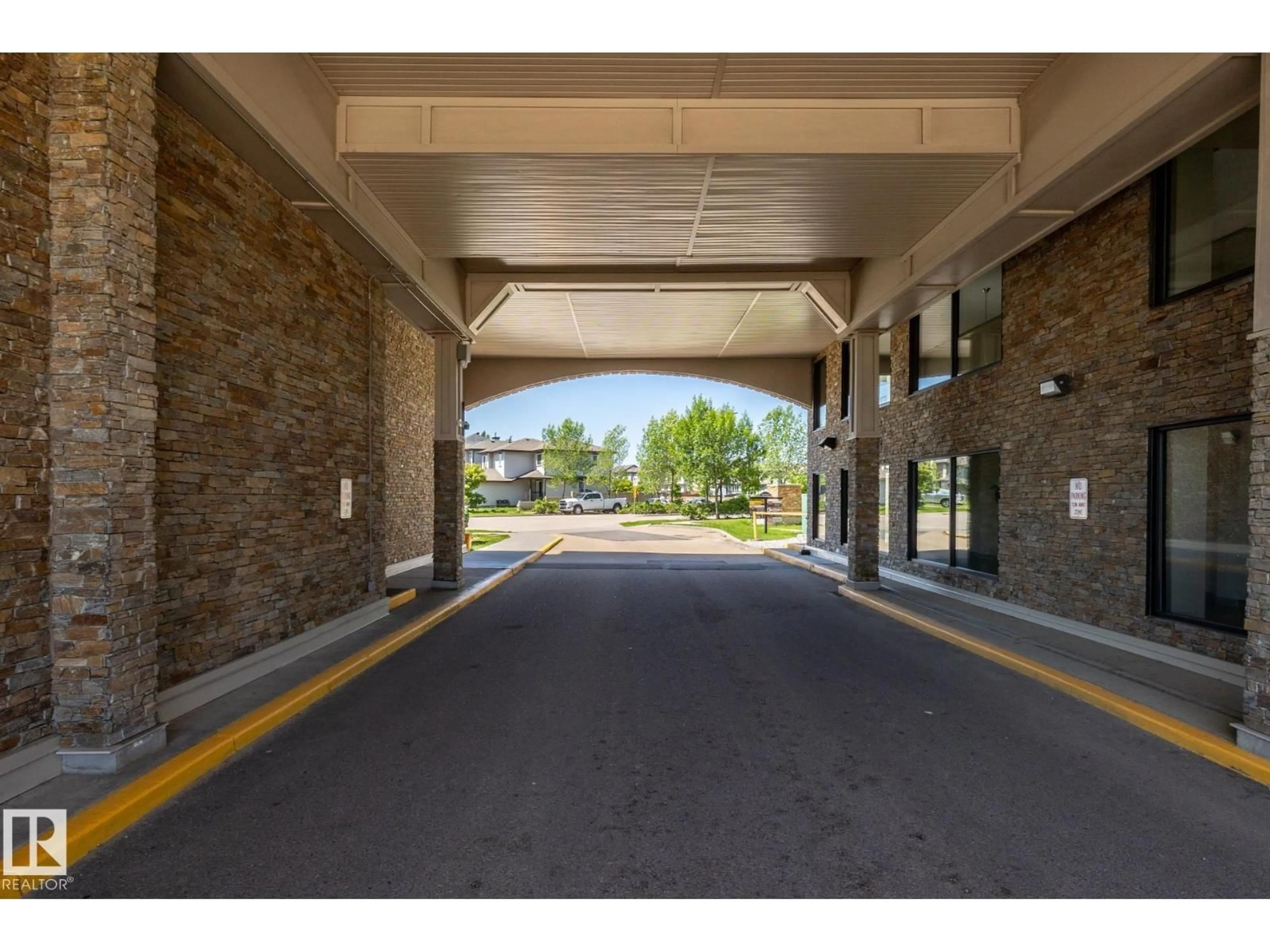 Indoor foyer for #330 - 1520 HAMMOND GATE, Edmonton Alberta T6M0J4