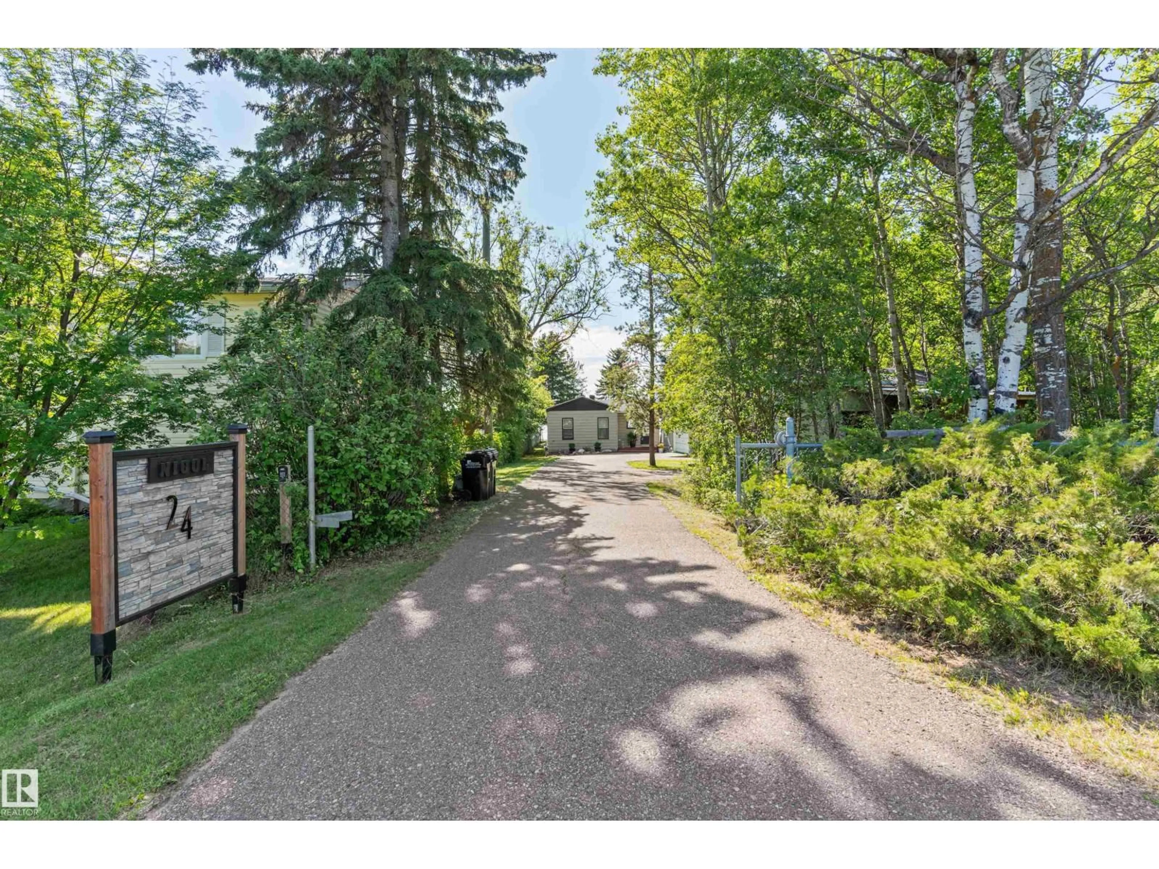 A pic from outside/outdoor area/front of a property/back of a property/a pic from drone, street for 52343 - 24 RGE ROAD 211, Rural Strathcona County Alberta T8G1A6