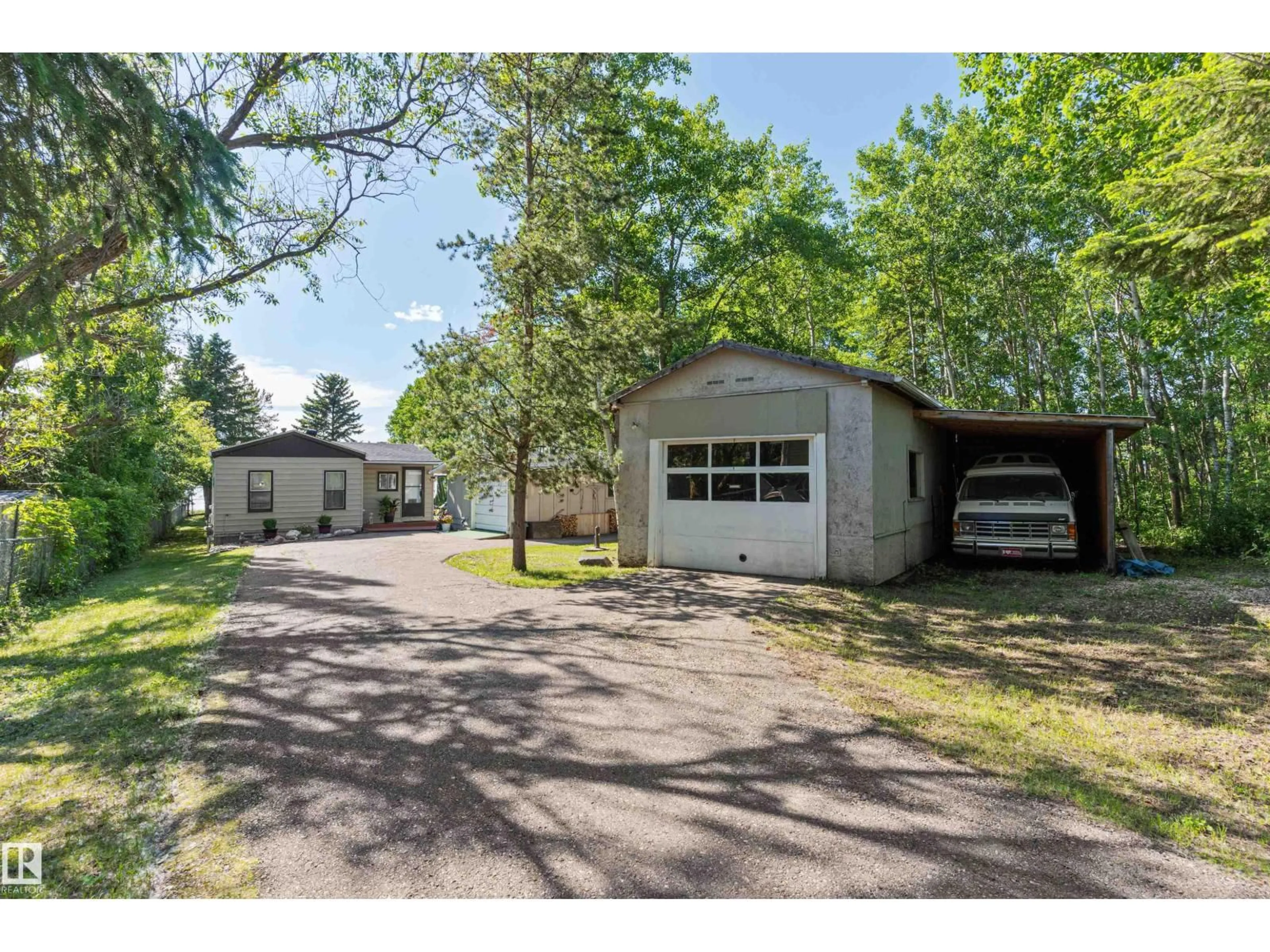 Indoor garage for 52343 - 24 RGE ROAD 211, Rural Strathcona County Alberta T8G1A6