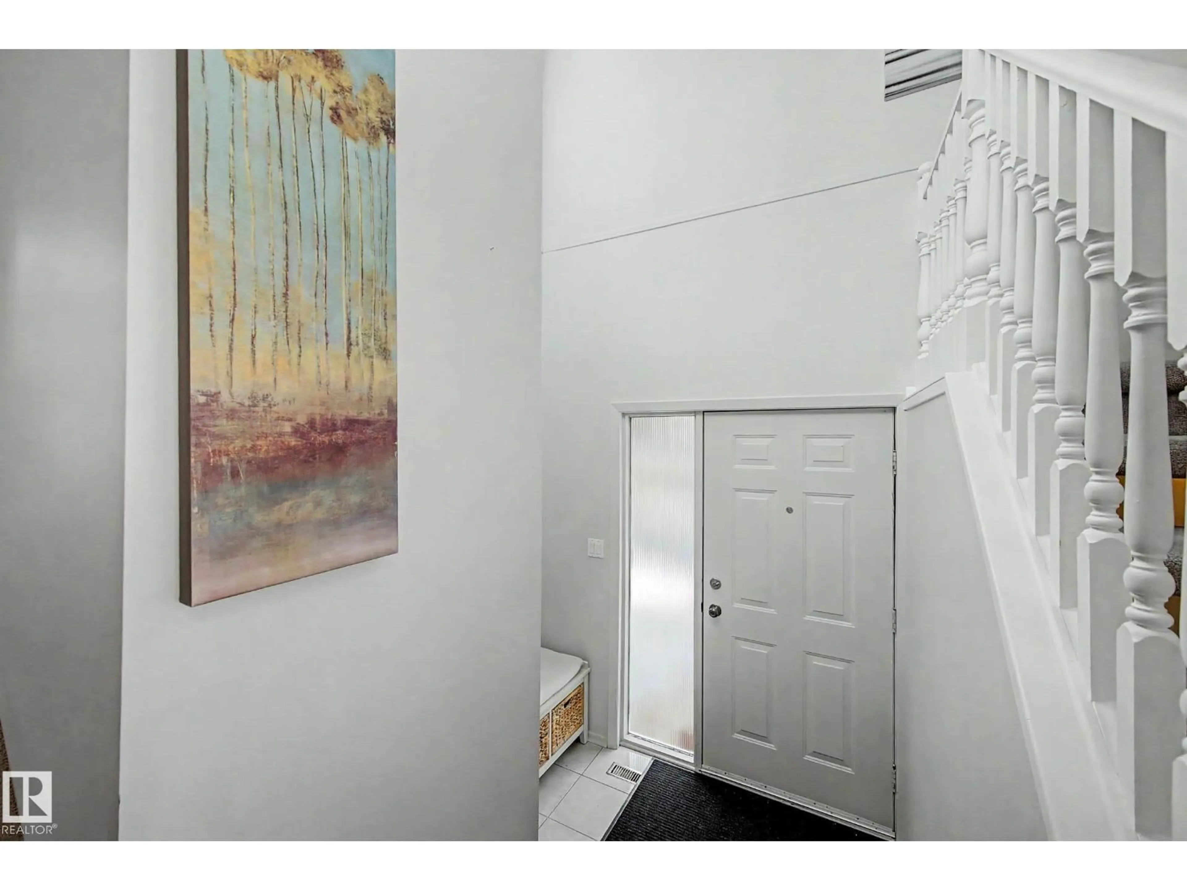 Indoor entryway for 16 WHITEOAKS ES, St. Albert Alberta T8N3M2