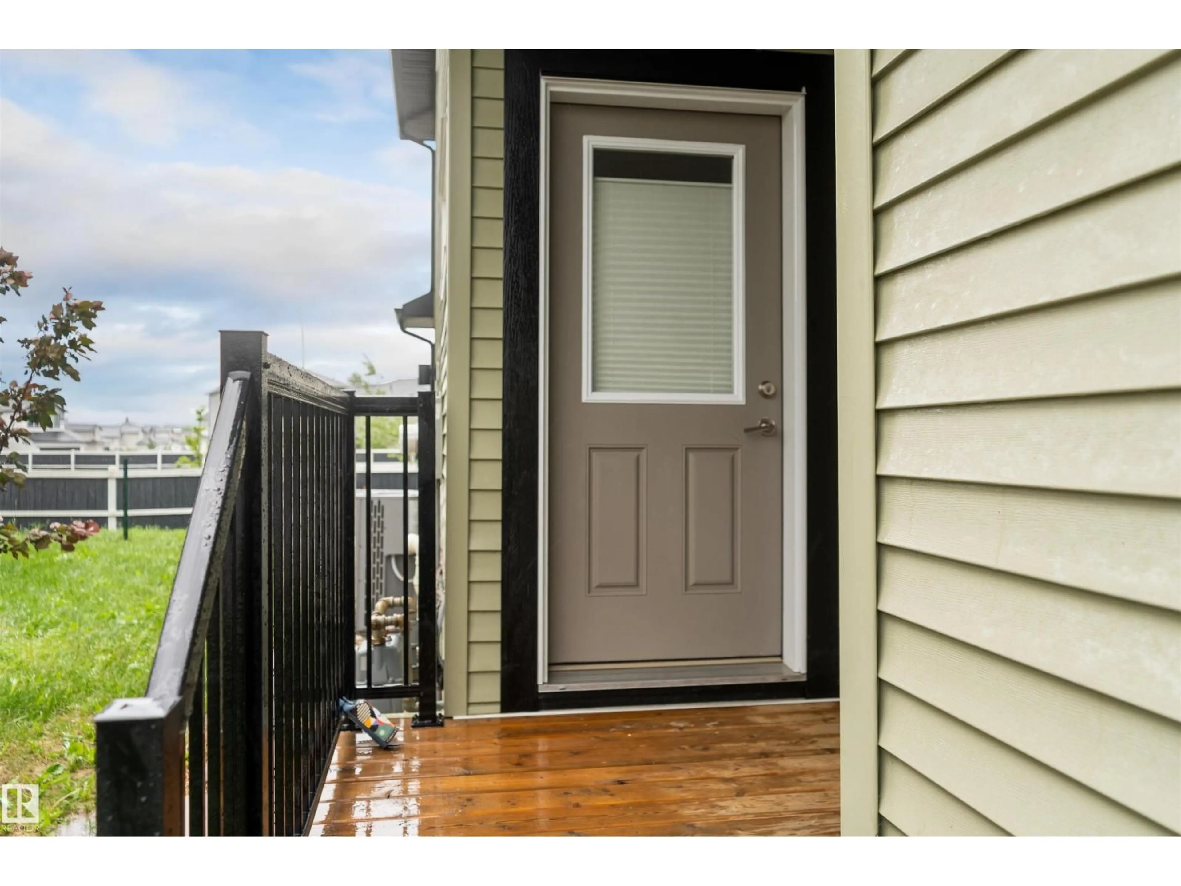 Indoor entryway for 15134 26 ST, Edmonton Alberta T5Y3Y5