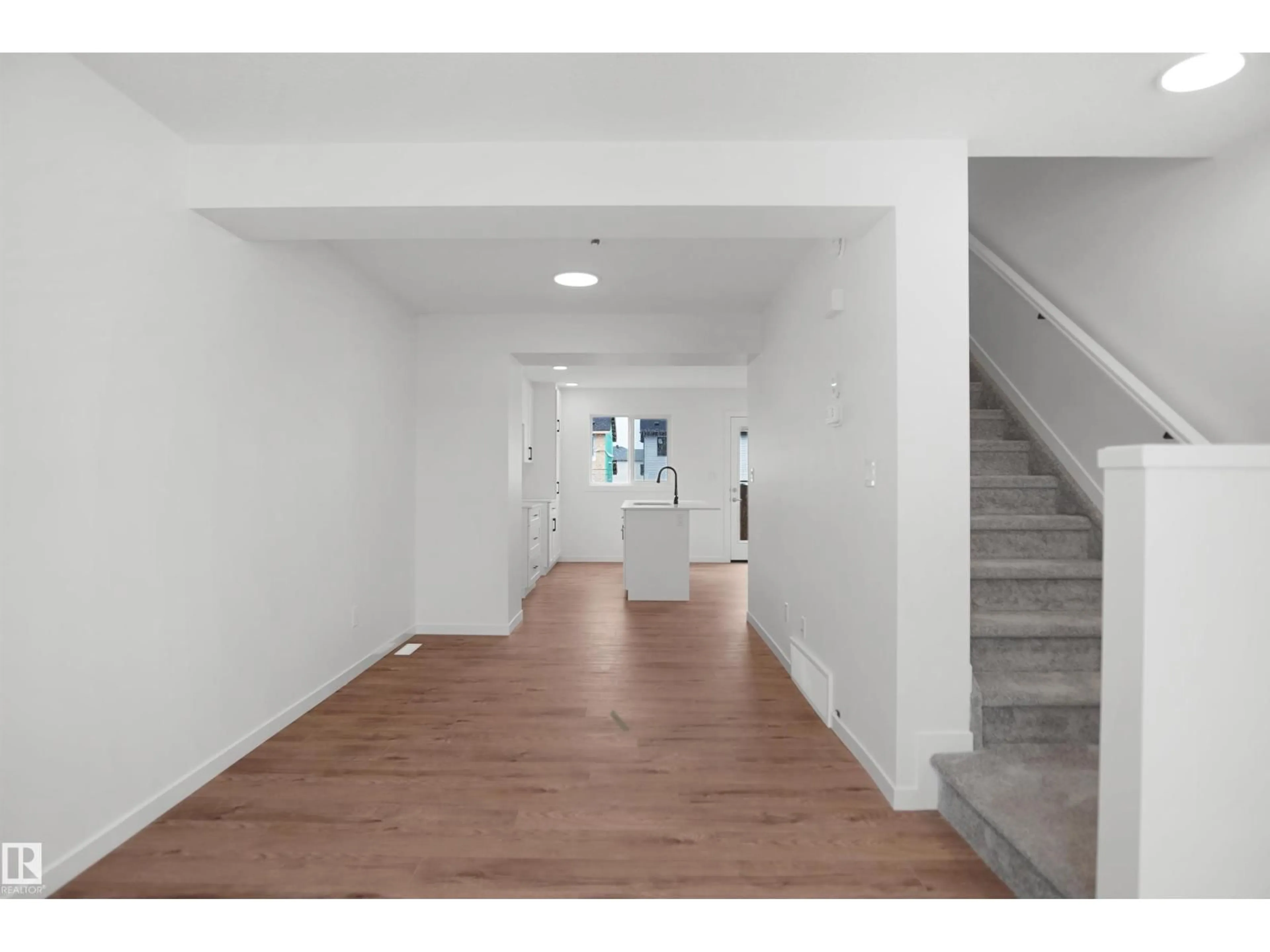 Indoor foyer for NW - 1320 9 ST, Edmonton Alberta T6T2W2