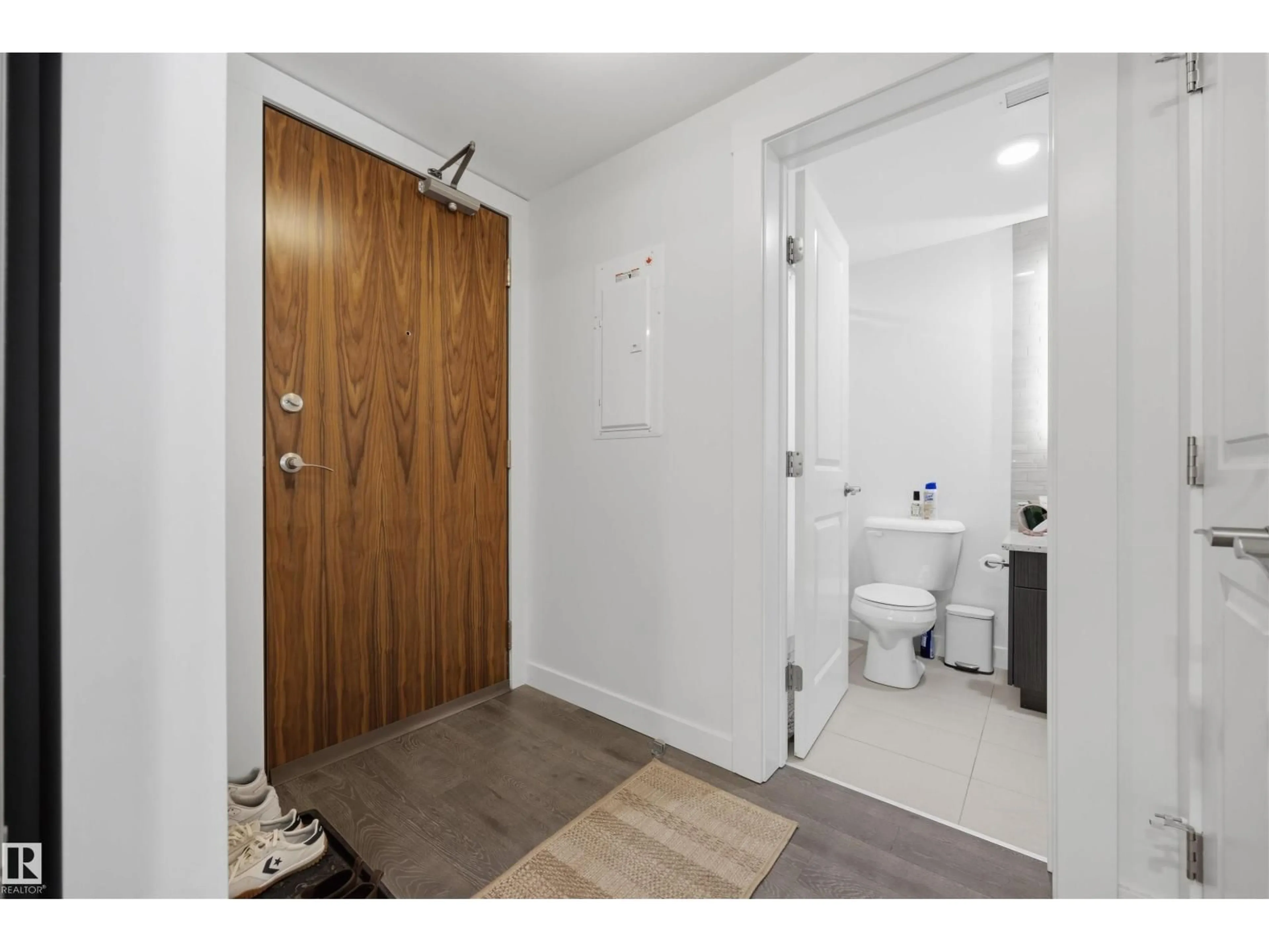 Indoor entryway for #802 - 9720 106 ST, Edmonton Alberta T5K0K8