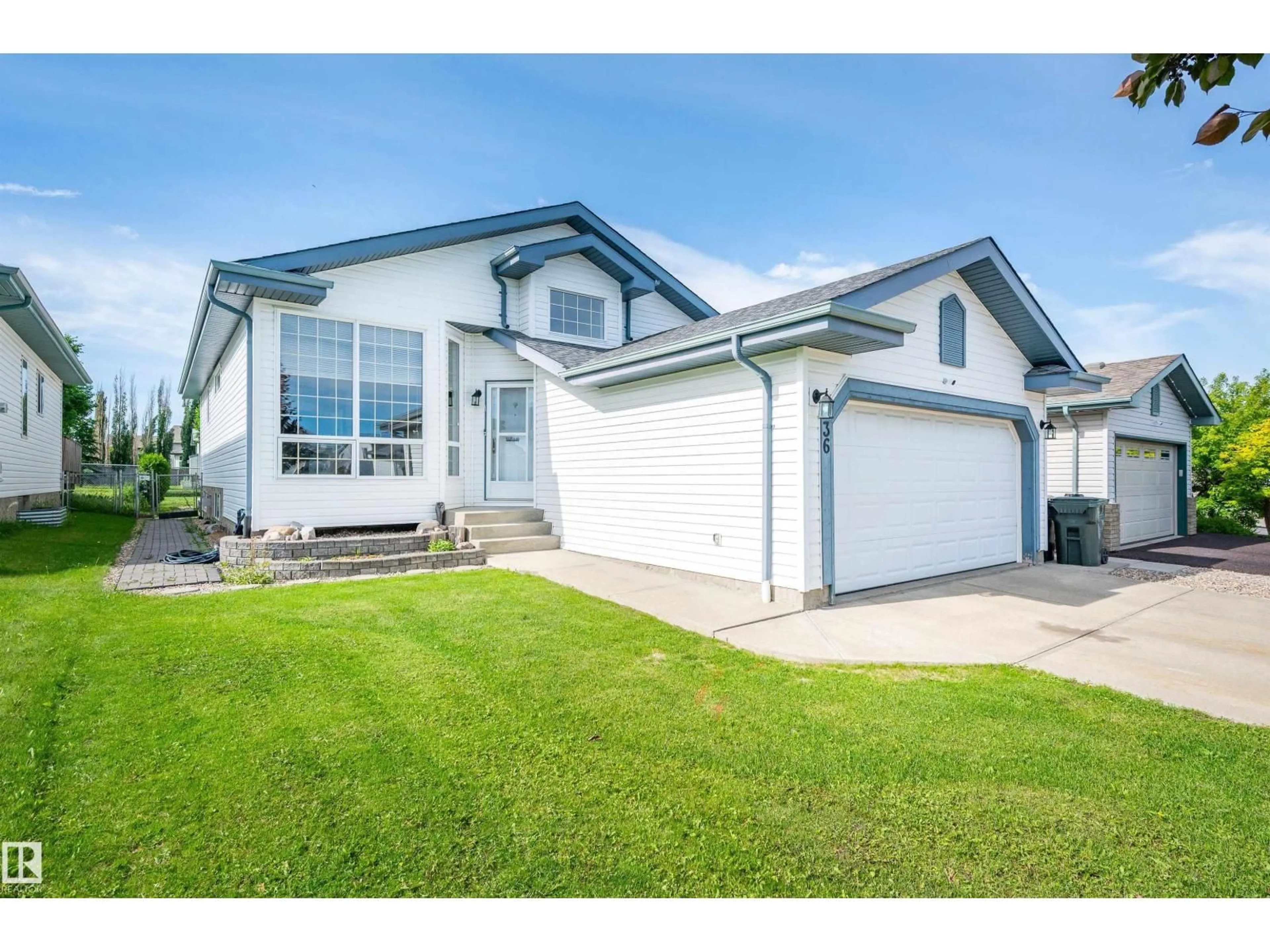 Home with vinyl exterior material, street for 36 DAWSON CR, Sherwood Park Alberta T8H1Z6