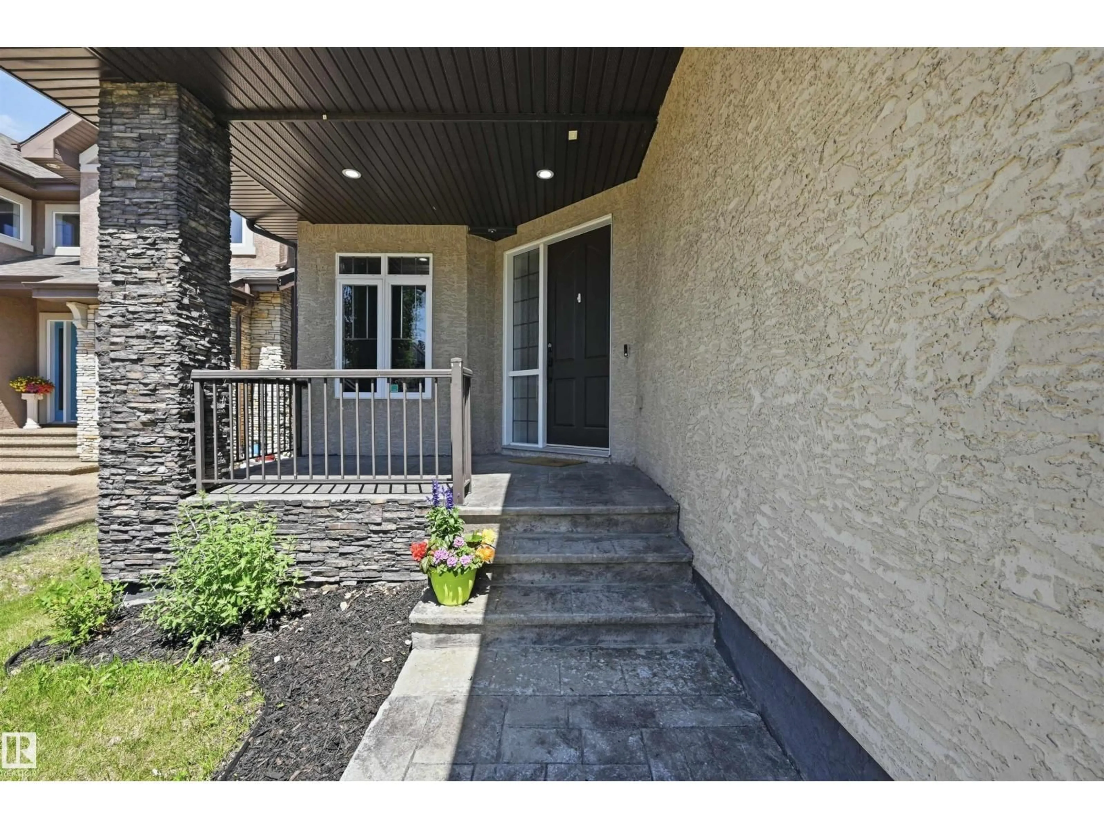 Indoor entryway for 5216 MULLEN CT, Edmonton Alberta T6R0R2