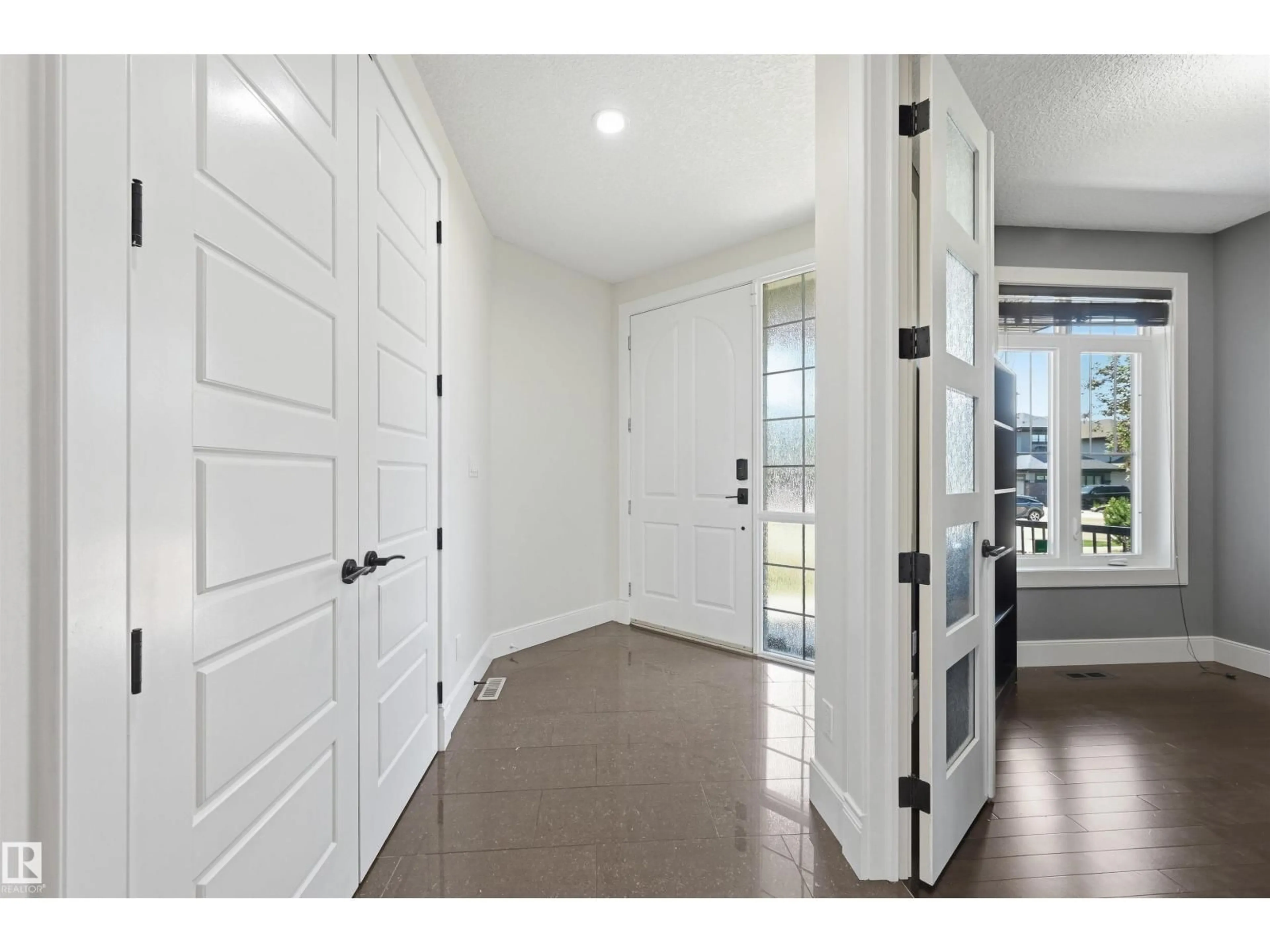 Indoor entryway for 5216 MULLEN CT, Edmonton Alberta T6R0R2
