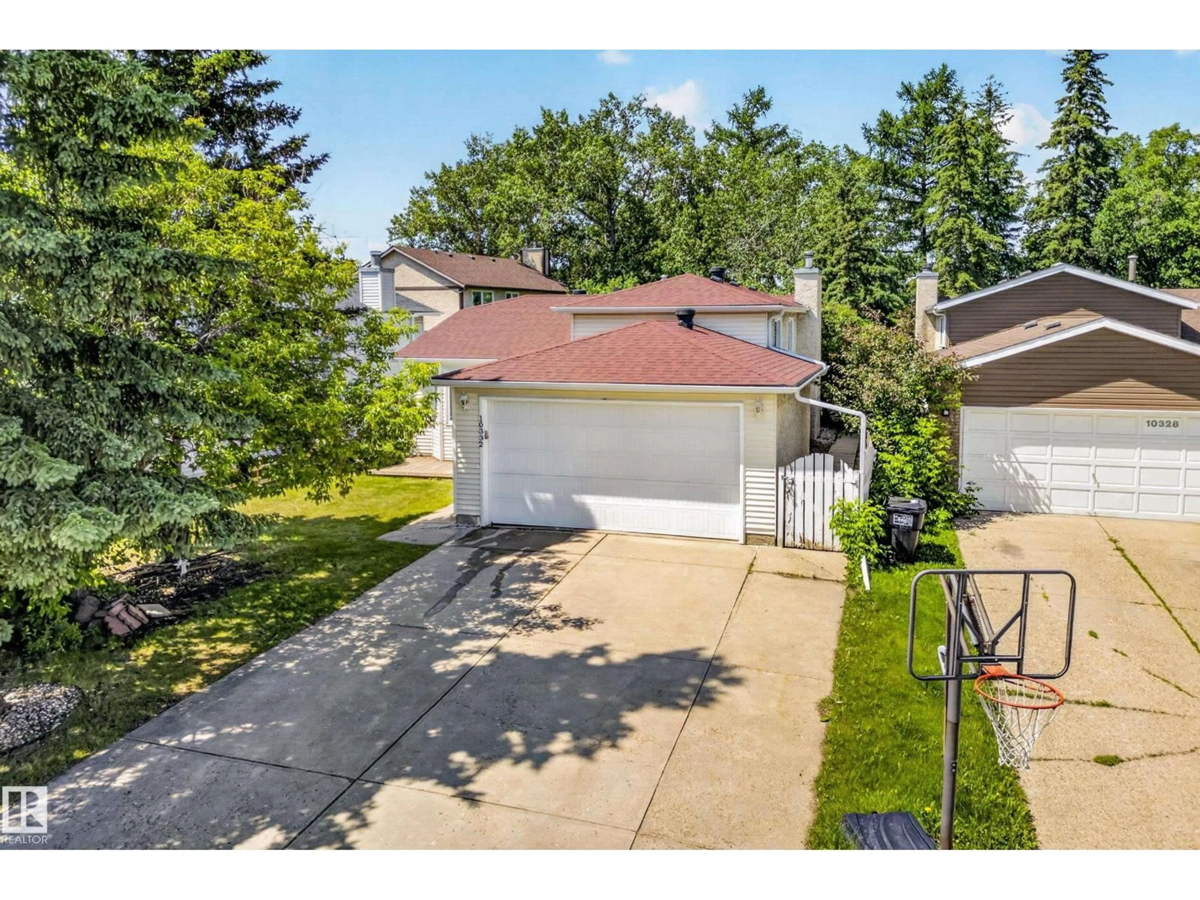 A pic from outside/outdoor area/front of a property/back of a property/a pic from drone, street for 10332 21 AV, Edmonton Alberta T6J6B6