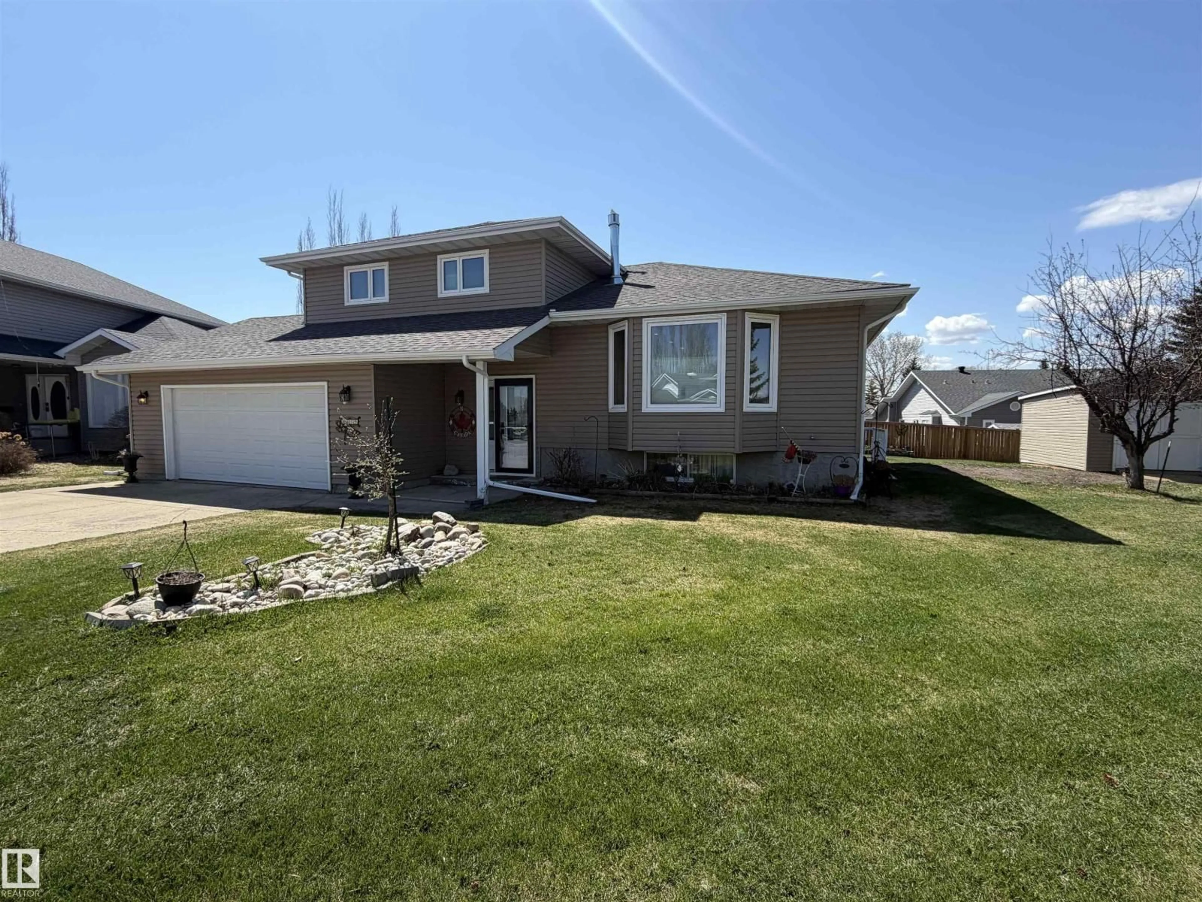 Home with vinyl exterior material, street for 4515 56A AV, Stony Plain Alberta T7Z1C9