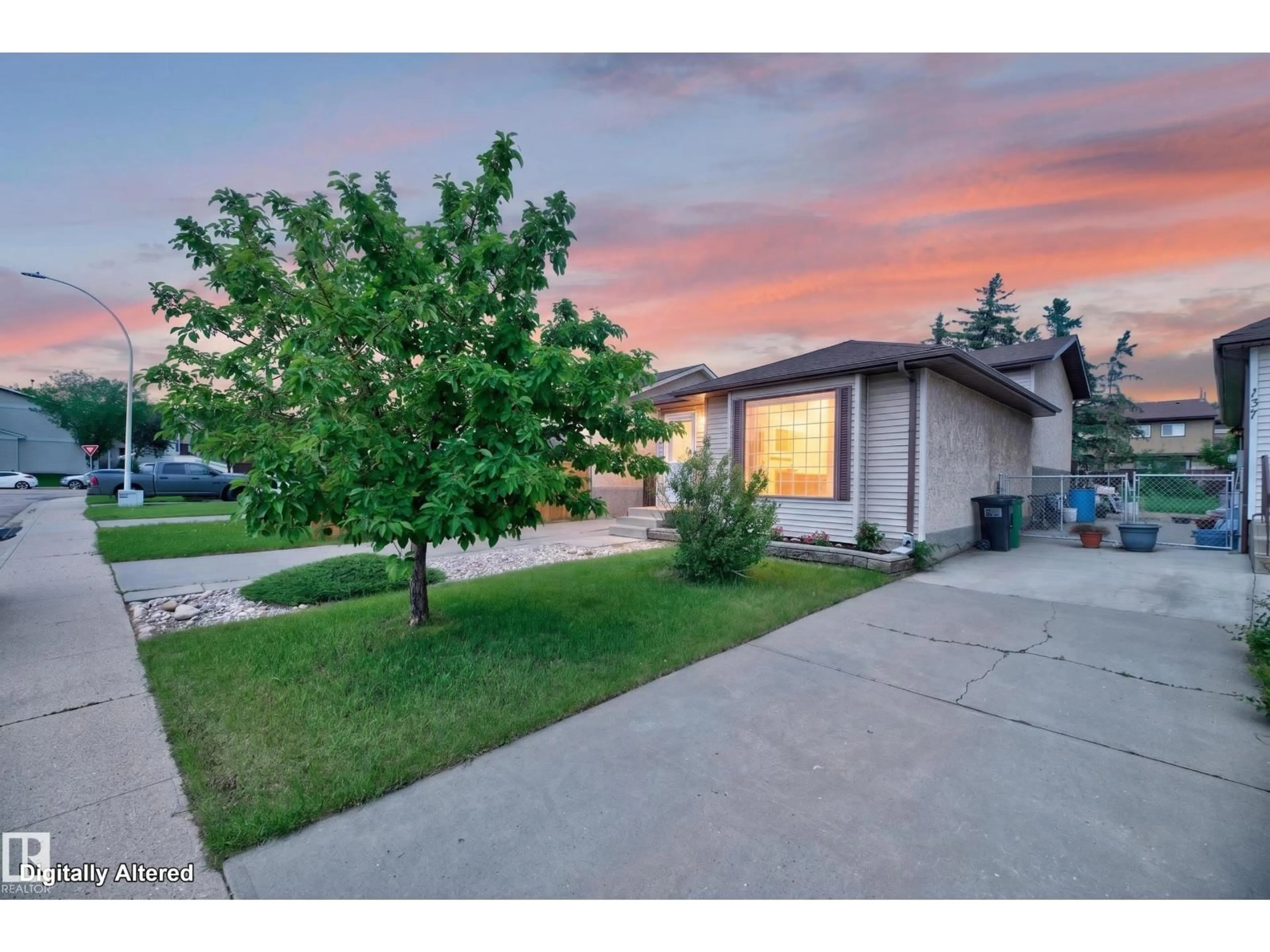 A pic from outside/outdoor area/front of a property/back of a property/a pic from drone, street for 135 HYNDMAN CR, Edmonton Alberta T5A4X6