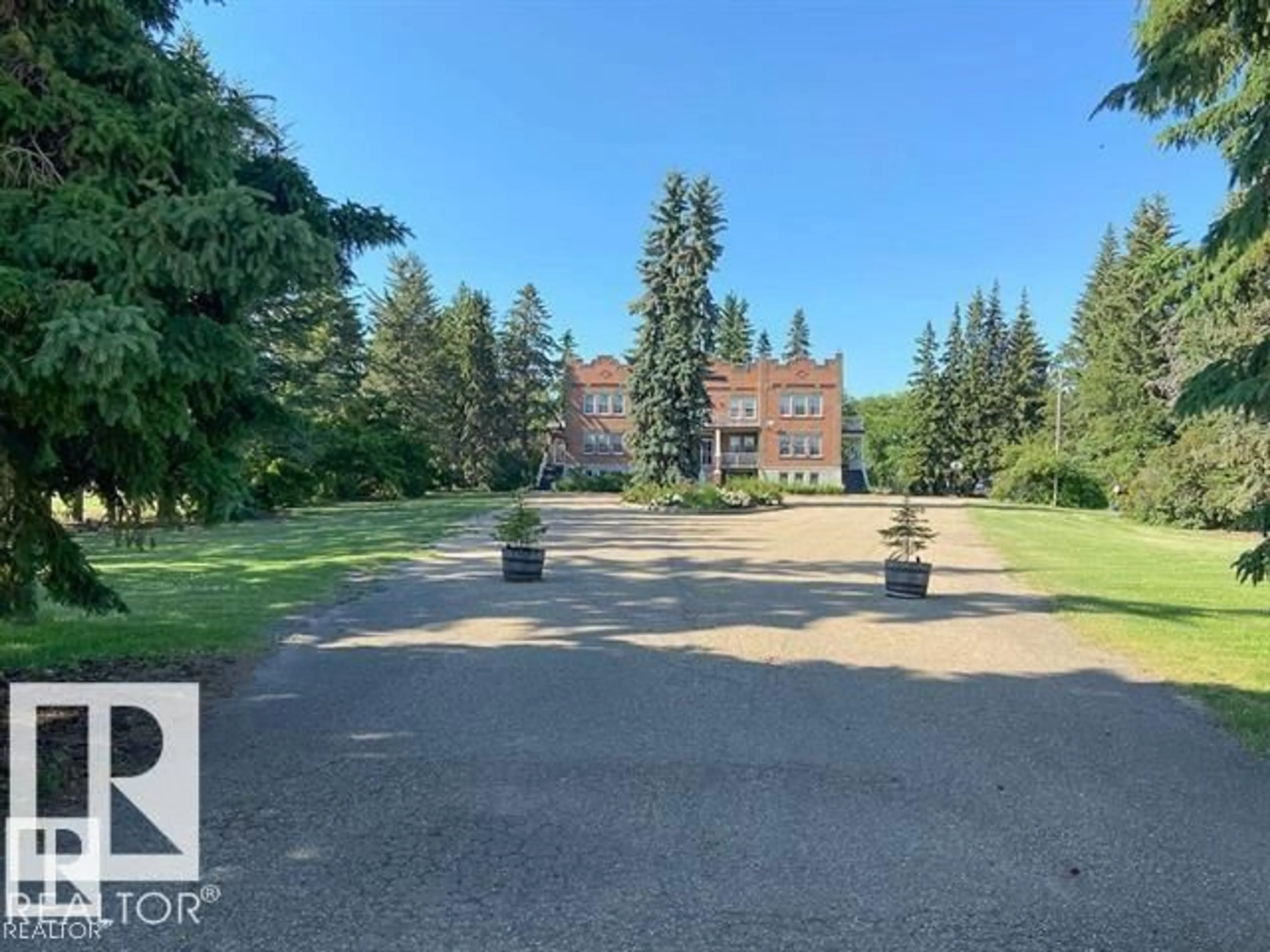 A pic from outside/outdoor area/front of a property/back of a property/a pic from drone, unknown for 165016 TWP RD 534, Mundare Alberta T0B3H0