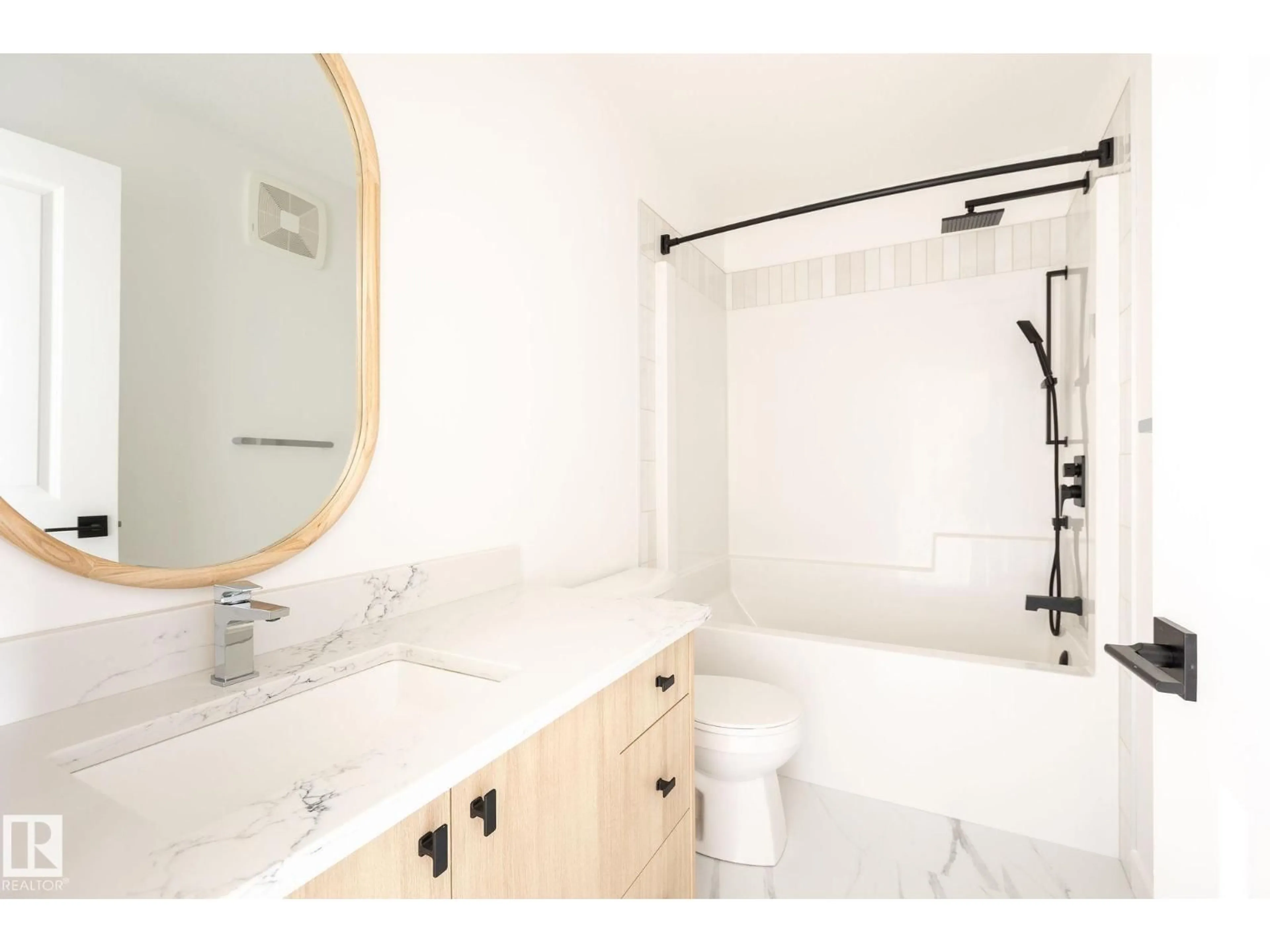 Standard bathroom, ceramic/tile floor for 2627 62 ST, Edmonton Alberta T6X3G3