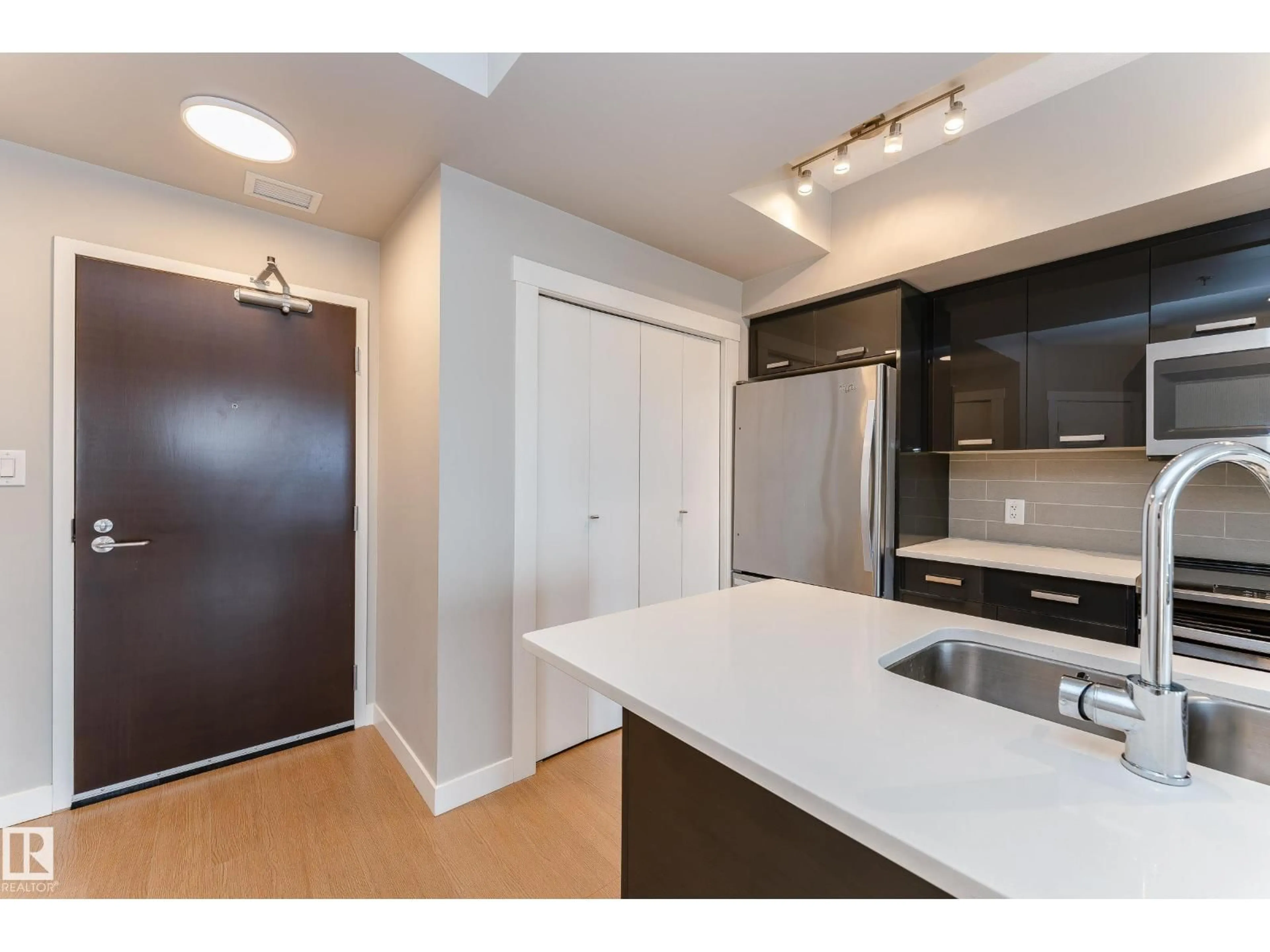 Standard kitchen, unknown for 1105 10410 102 NW, Edmonton Alberta T5J0E9