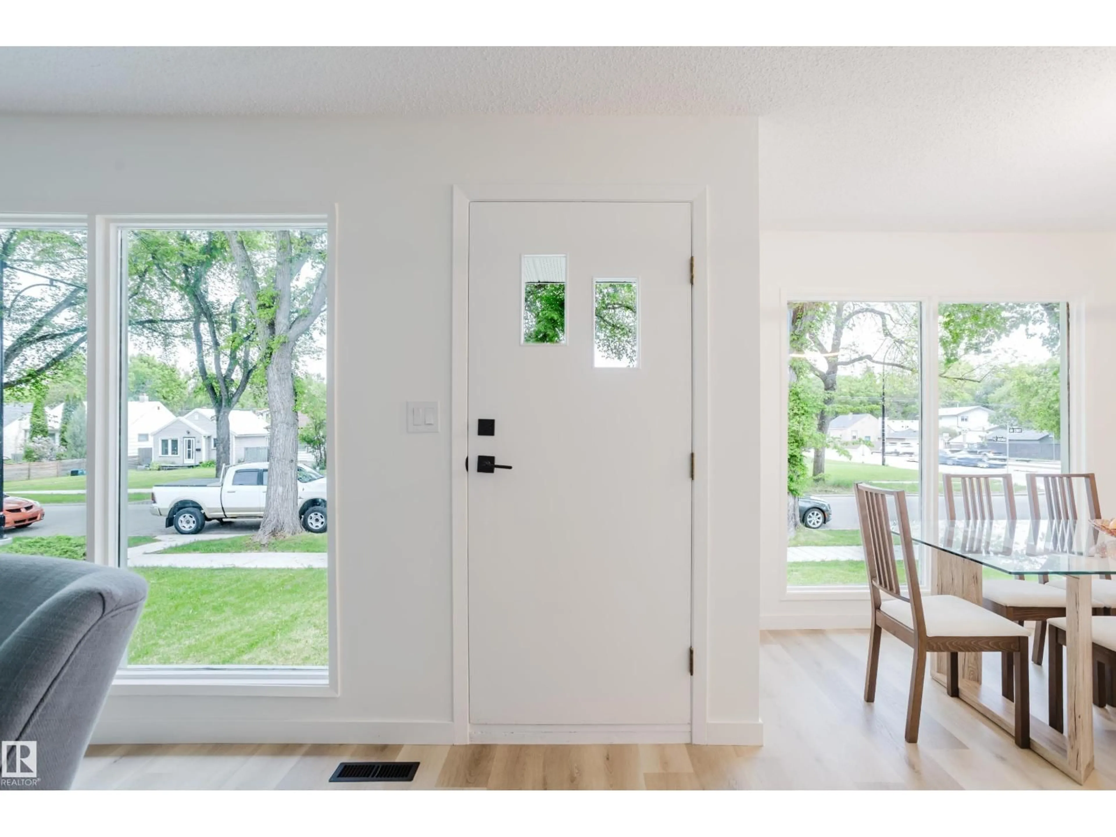 Indoor entryway for NW - 11208 69 ST, Edmonton Alberta T5B1R5
