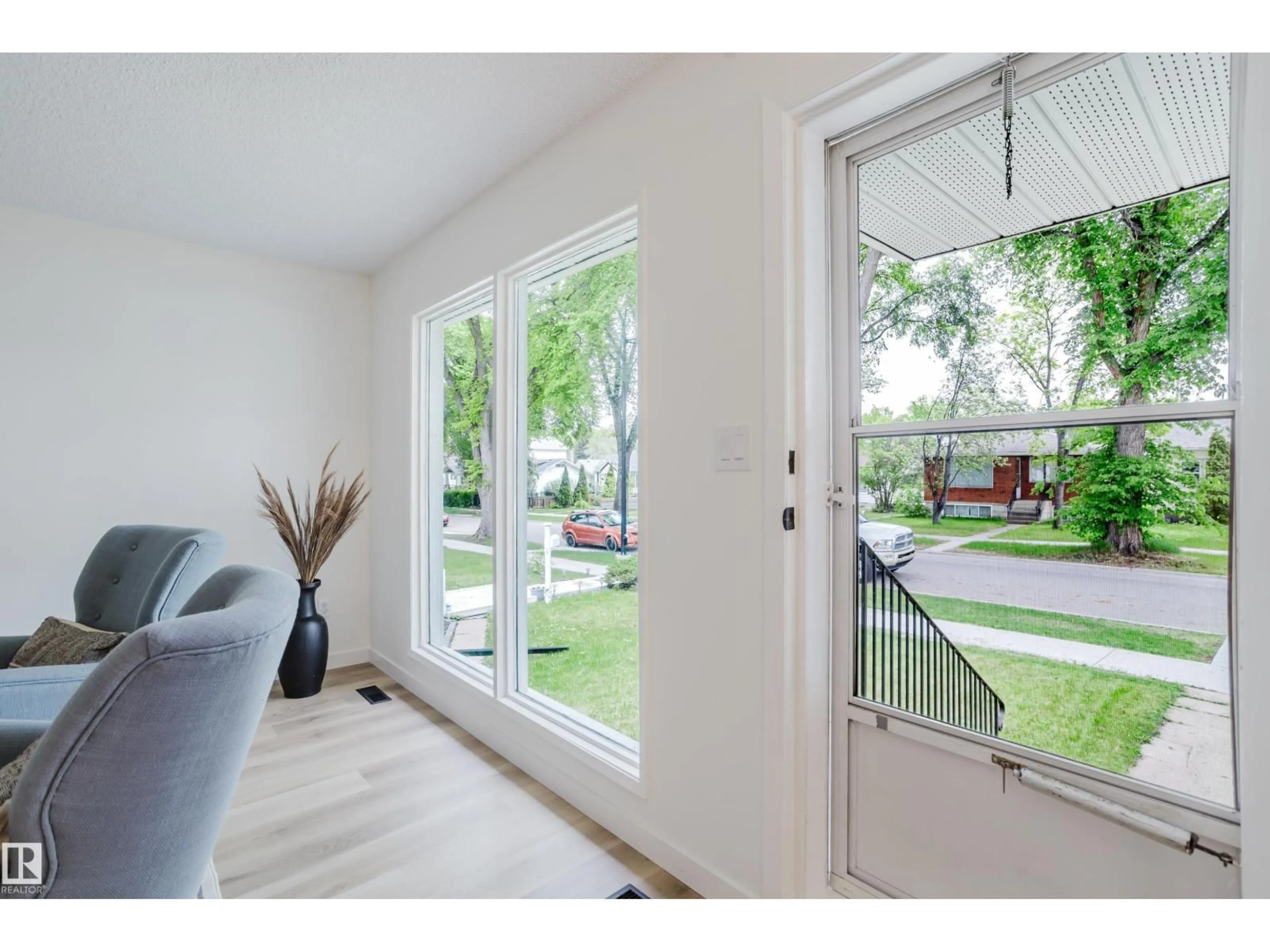 Indoor entryway for NW - 11208 69 ST, Edmonton Alberta T5B1R5