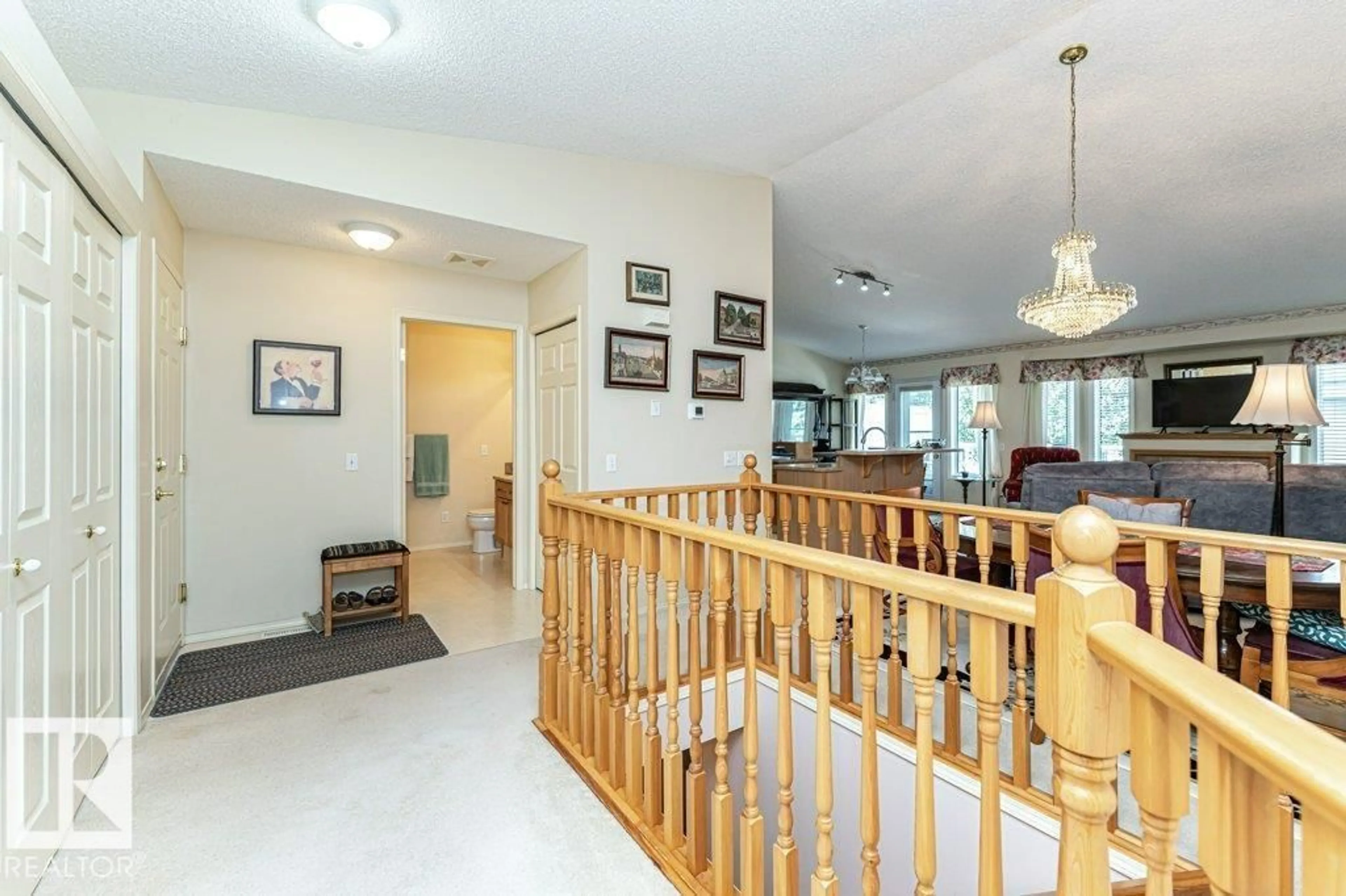 Indoor foyer for #40 - 40 DECHENE RD, Edmonton Alberta T6M2S5
