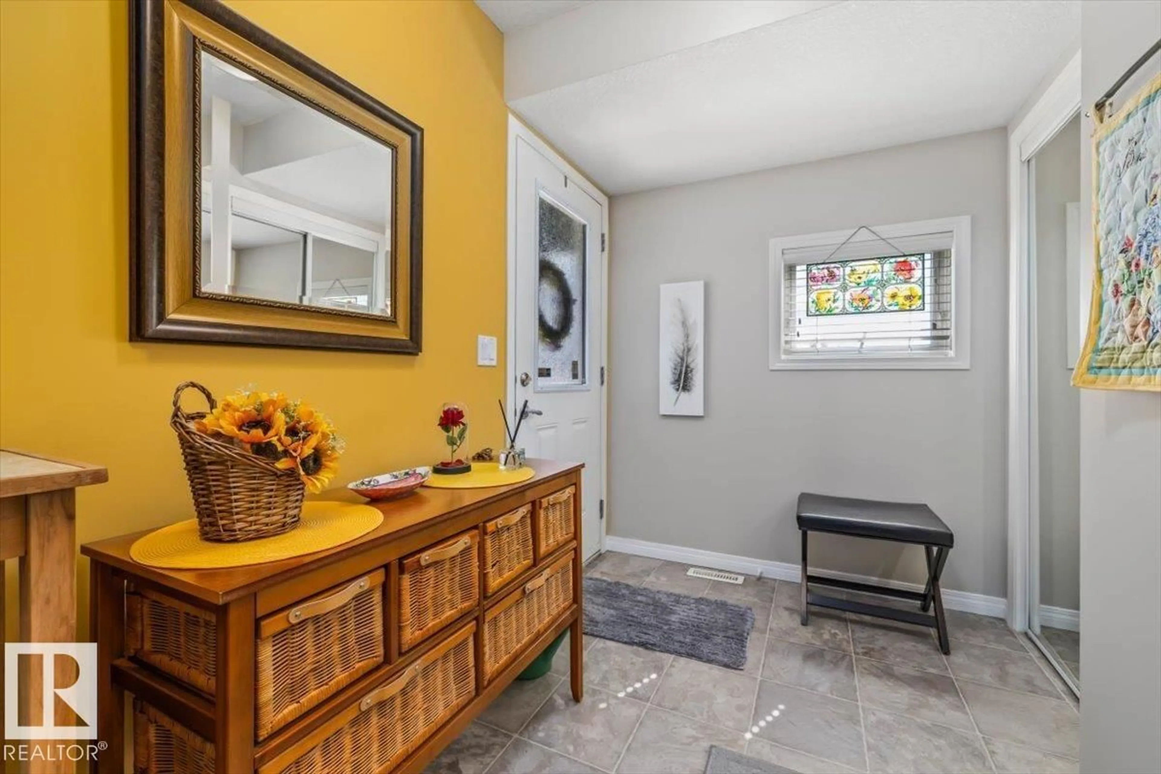 Indoor entryway for 11 - 75 CLOVER BAR LN, Sherwood Park Alberta T8H0C4