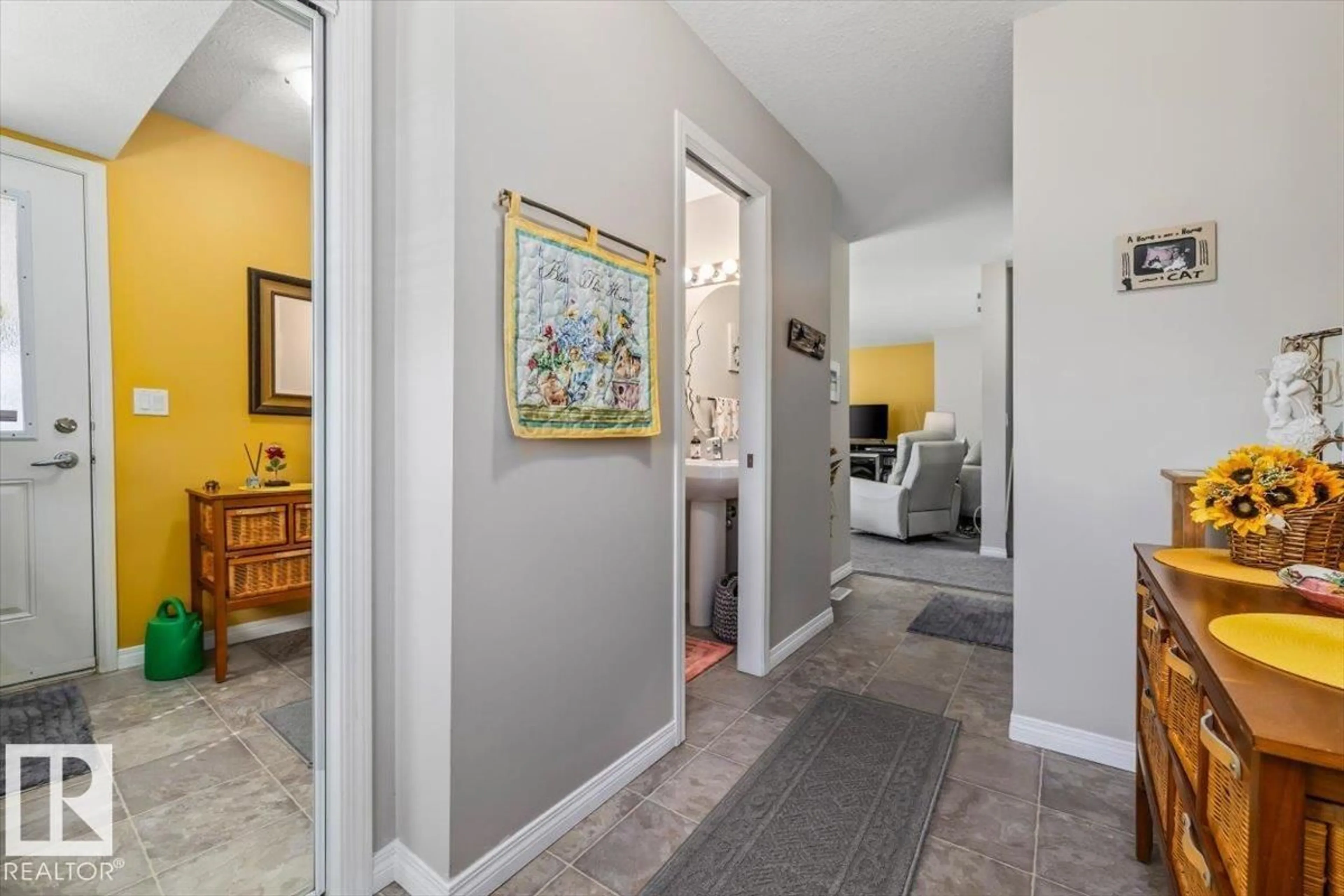 Indoor entryway for 11 - 75 CLOVER BAR LN, Sherwood Park Alberta T8H0C4