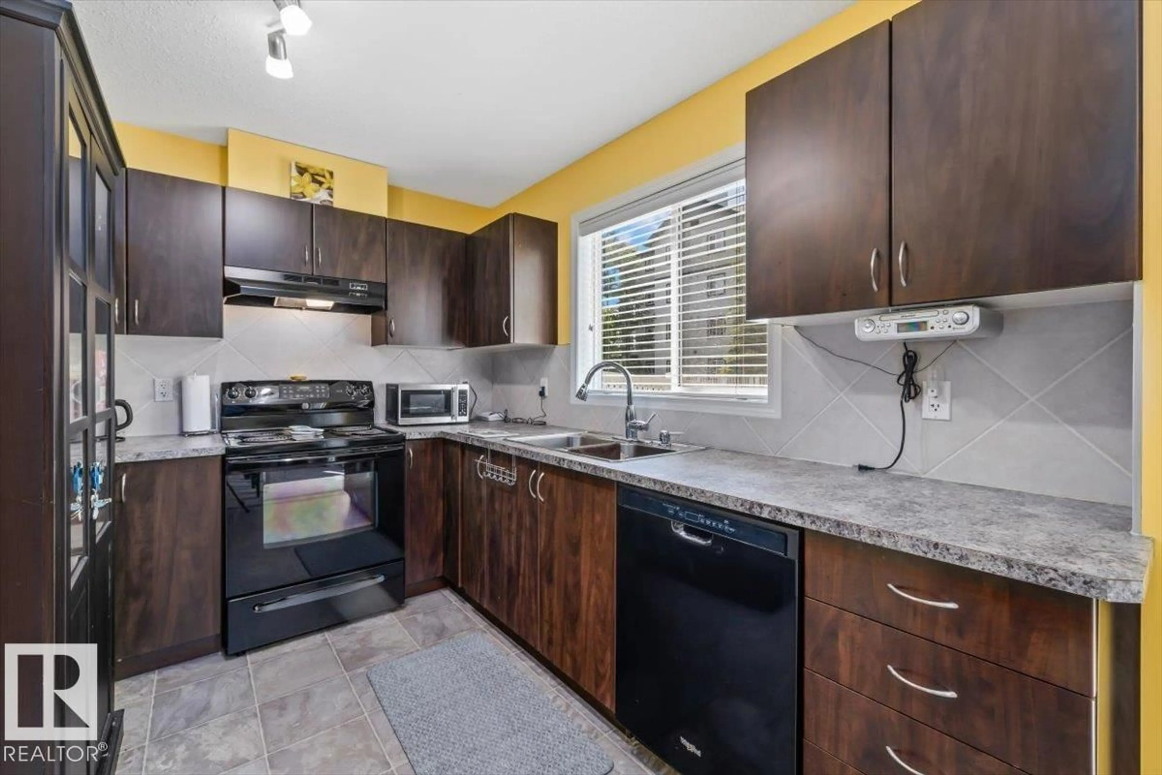 Standard kitchen, unknown for 11 - 75 CLOVER BAR LN, Sherwood Park Alberta T8H0C4