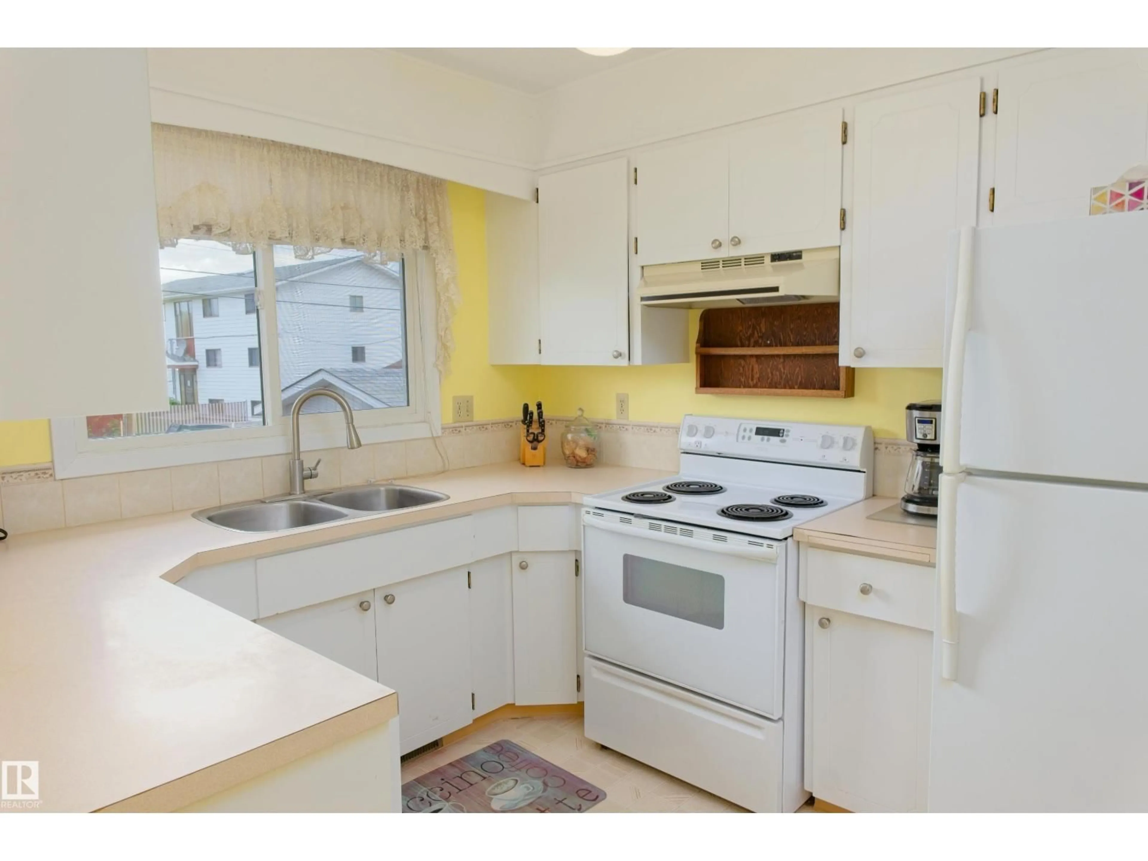 Standard kitchen, unknown for 4906 43A ST, Barrhead Alberta T0G0E0