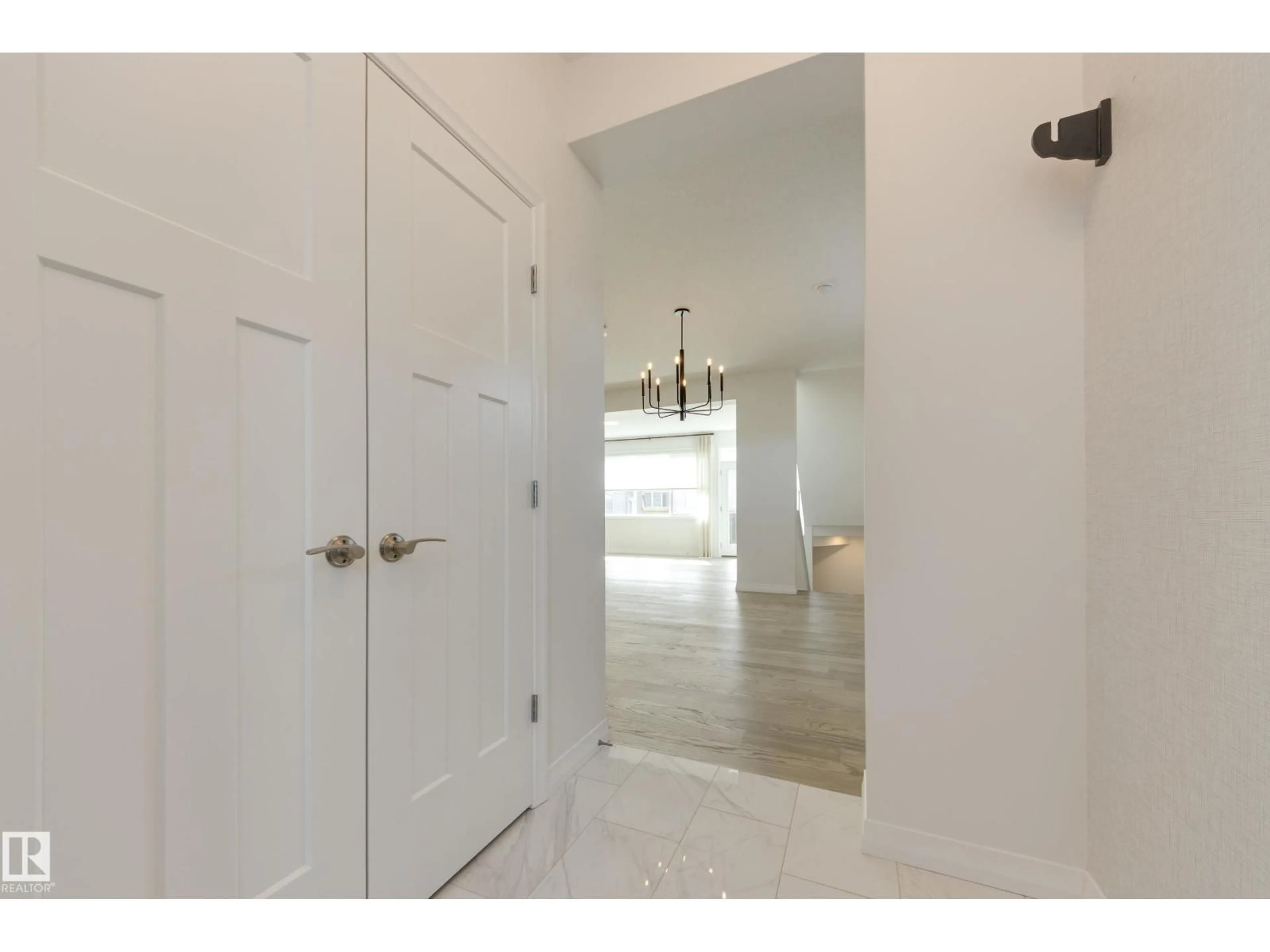 Indoor entryway for 3249 DIXON WAY, Edmonton Alberta T6W5K9
