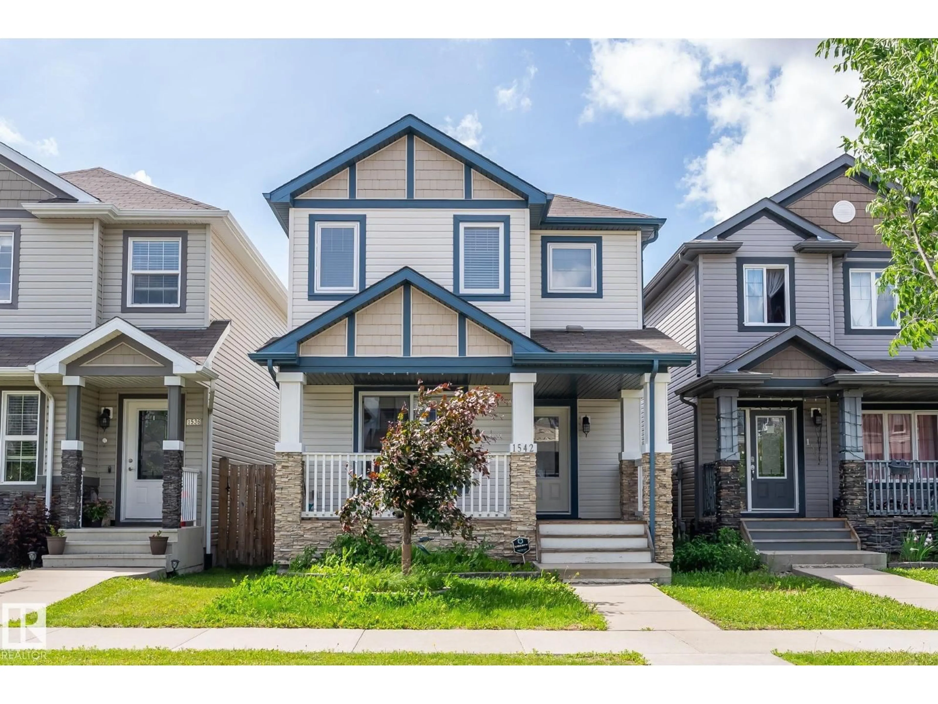 Home with vinyl exterior material, street for 1542 33A ST, Edmonton Alberta T6T0X5