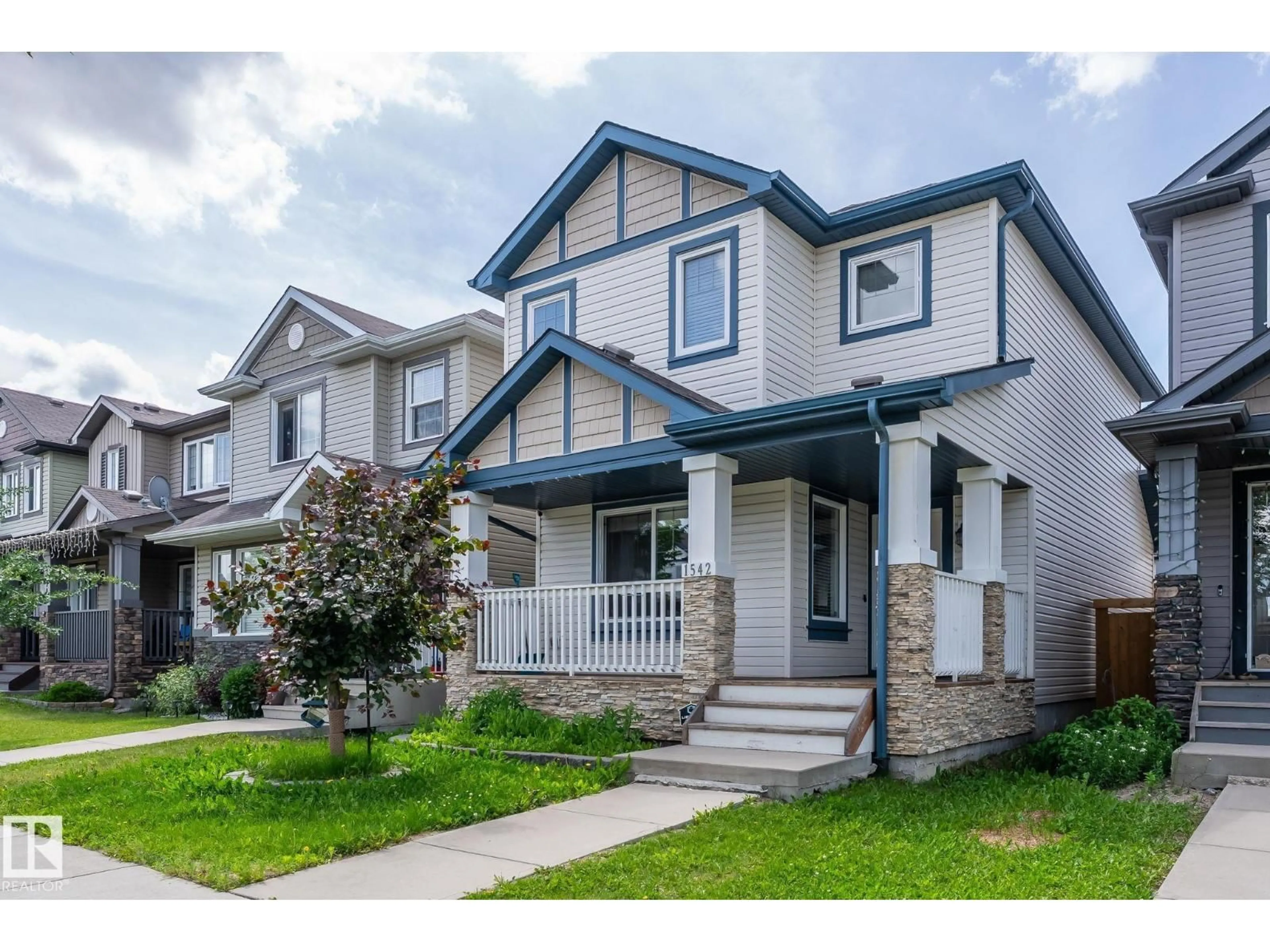 Home with vinyl exterior material, street for 1542 33A ST, Edmonton Alberta T6T0X5