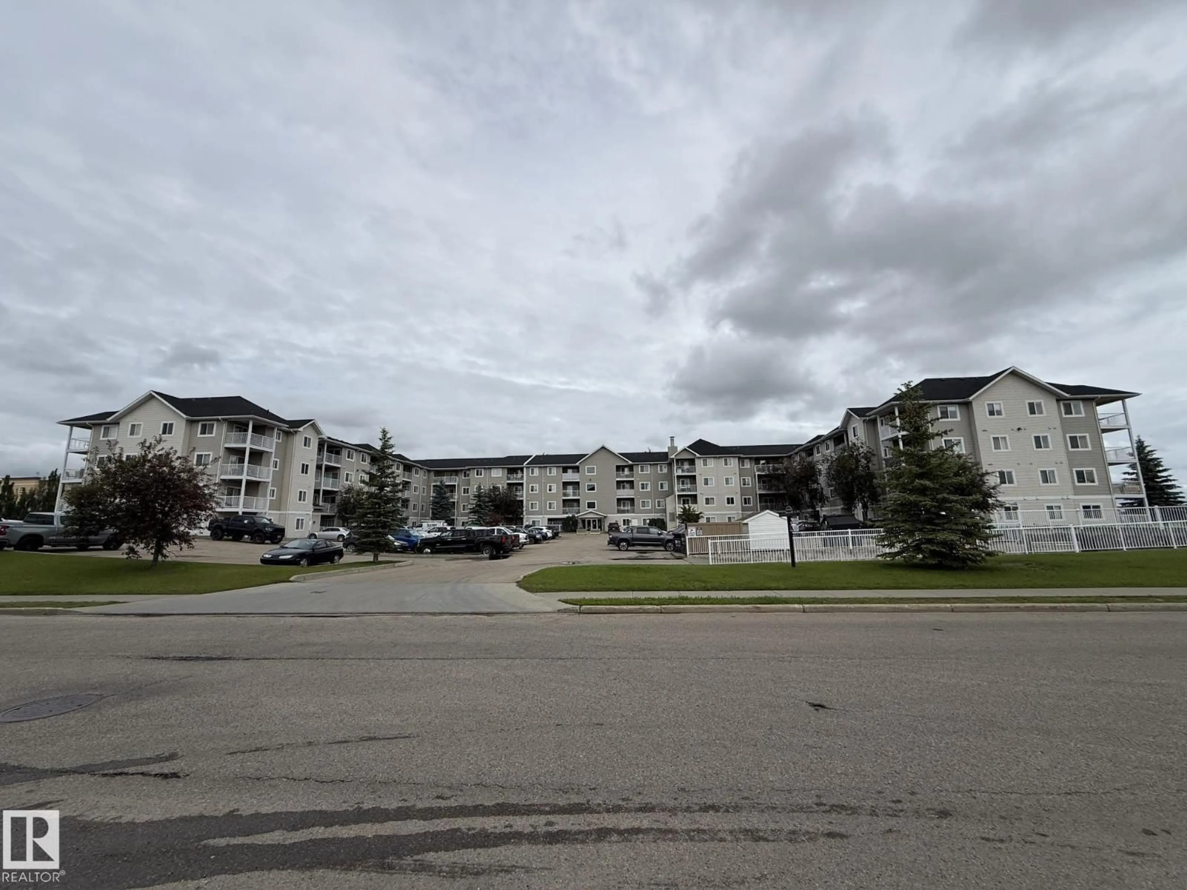 Blurry image for 301 - 4309 33 ST, Stony Plain Alberta T7Z0C4