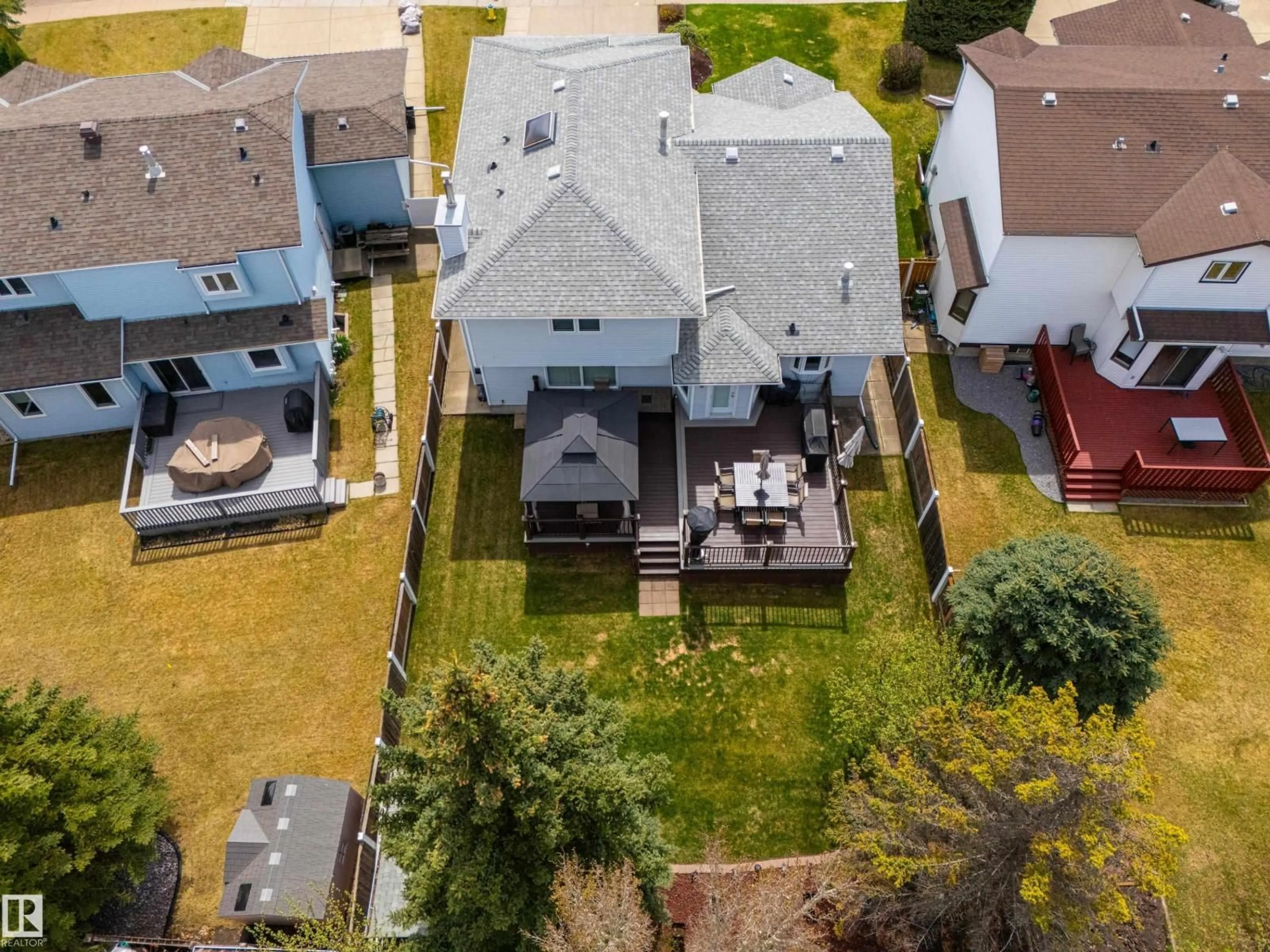 A pic from outside/outdoor area/front of a property/back of a property/a pic from drone, street for 11028 11 AV, Edmonton Alberta T6J6M9