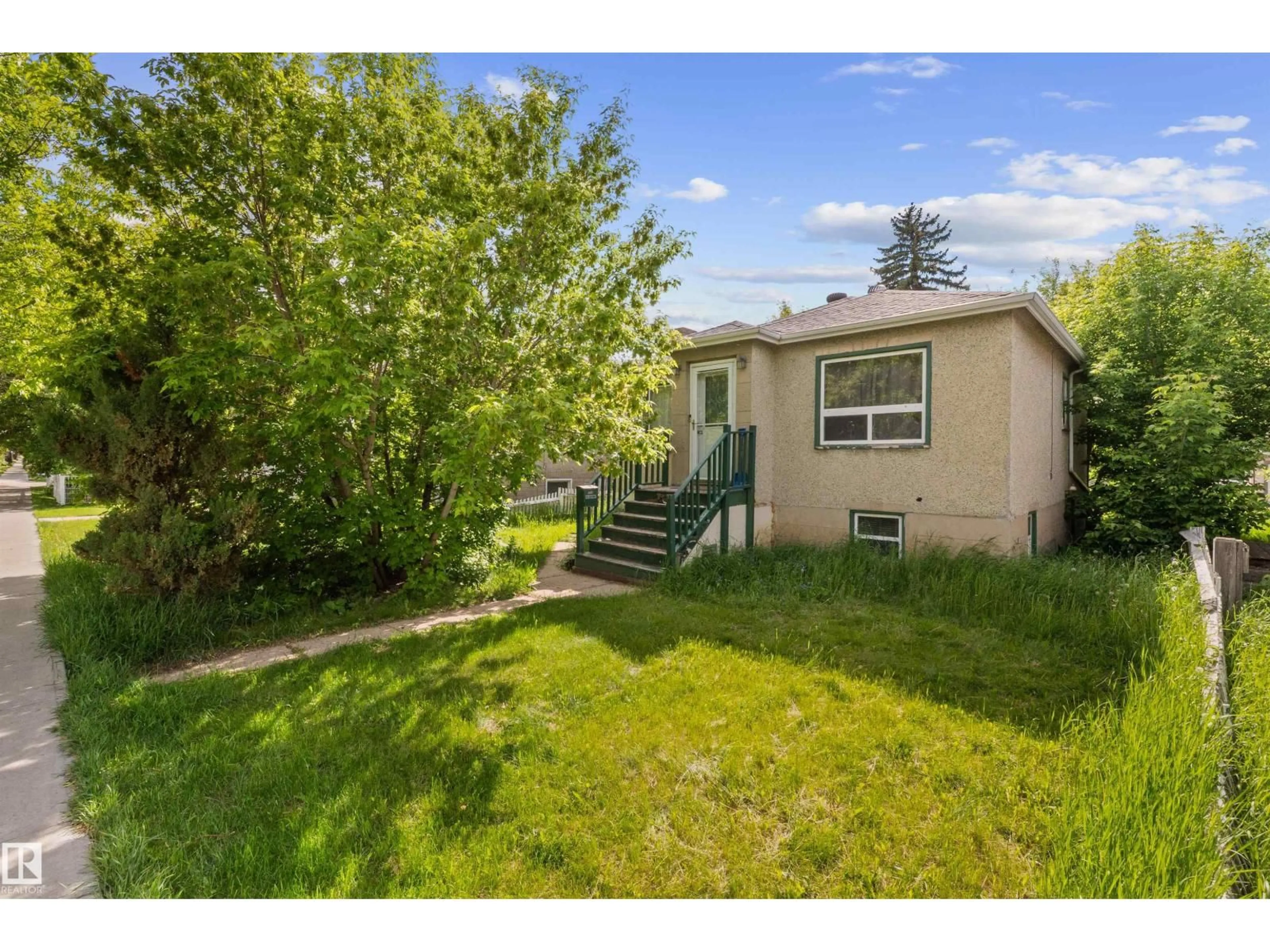 Unknown for 7516 106 ST, Edmonton Alberta T6E4W2