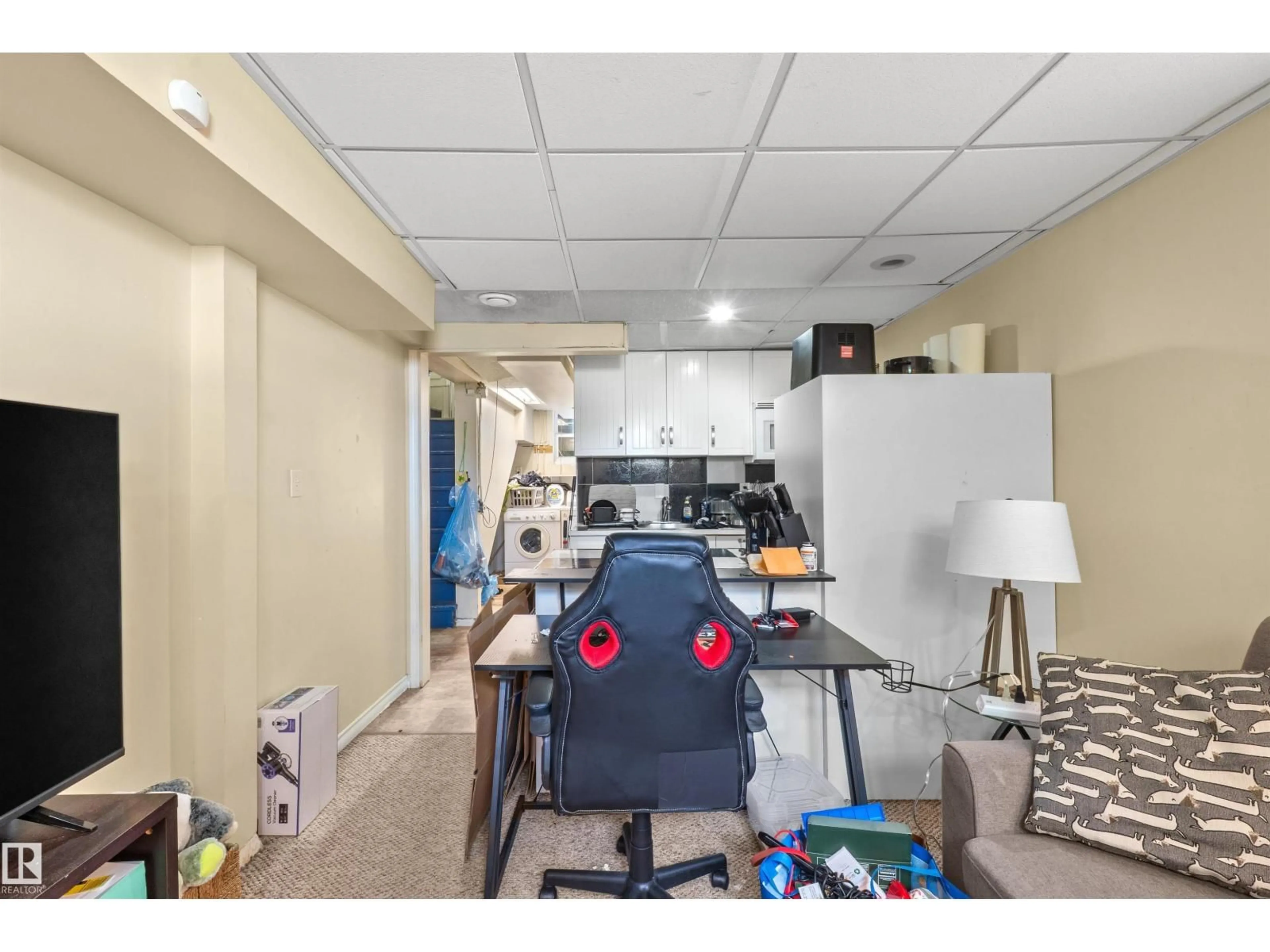 A pic of a room for 7516 106 ST, Edmonton Alberta T6E4W2