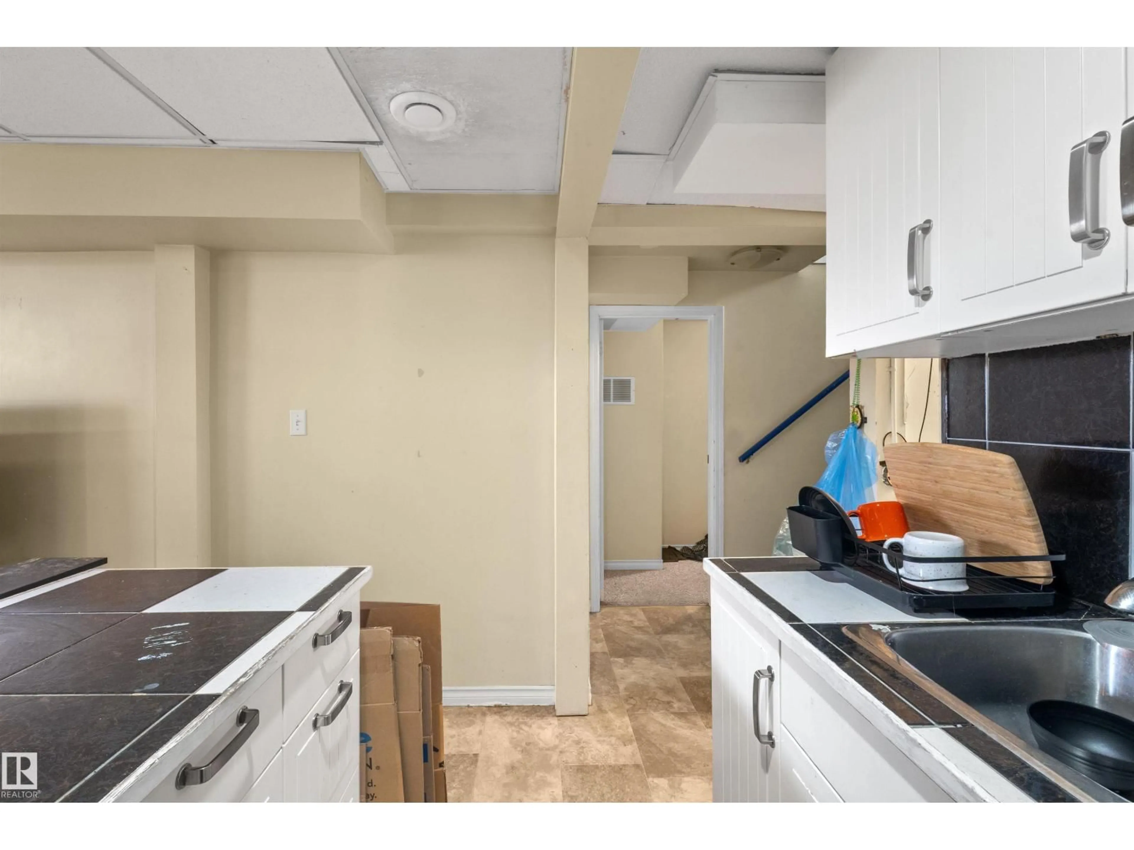 Standard kitchen, unknown for 7516 106 ST, Edmonton Alberta T6E4W2
