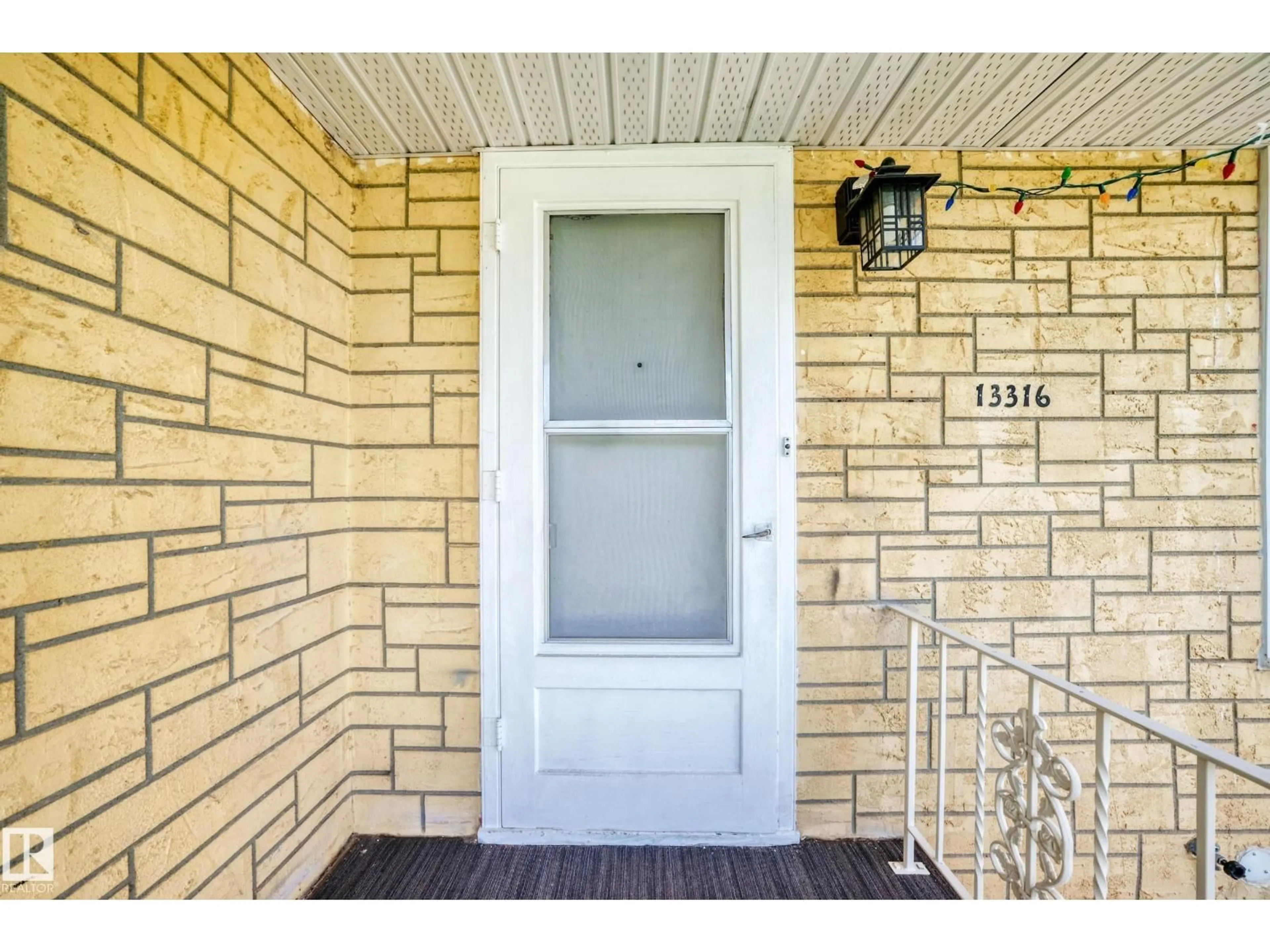 Indoor entryway for NW - 13316 122 ST, Edmonton Alberta T5L0G3