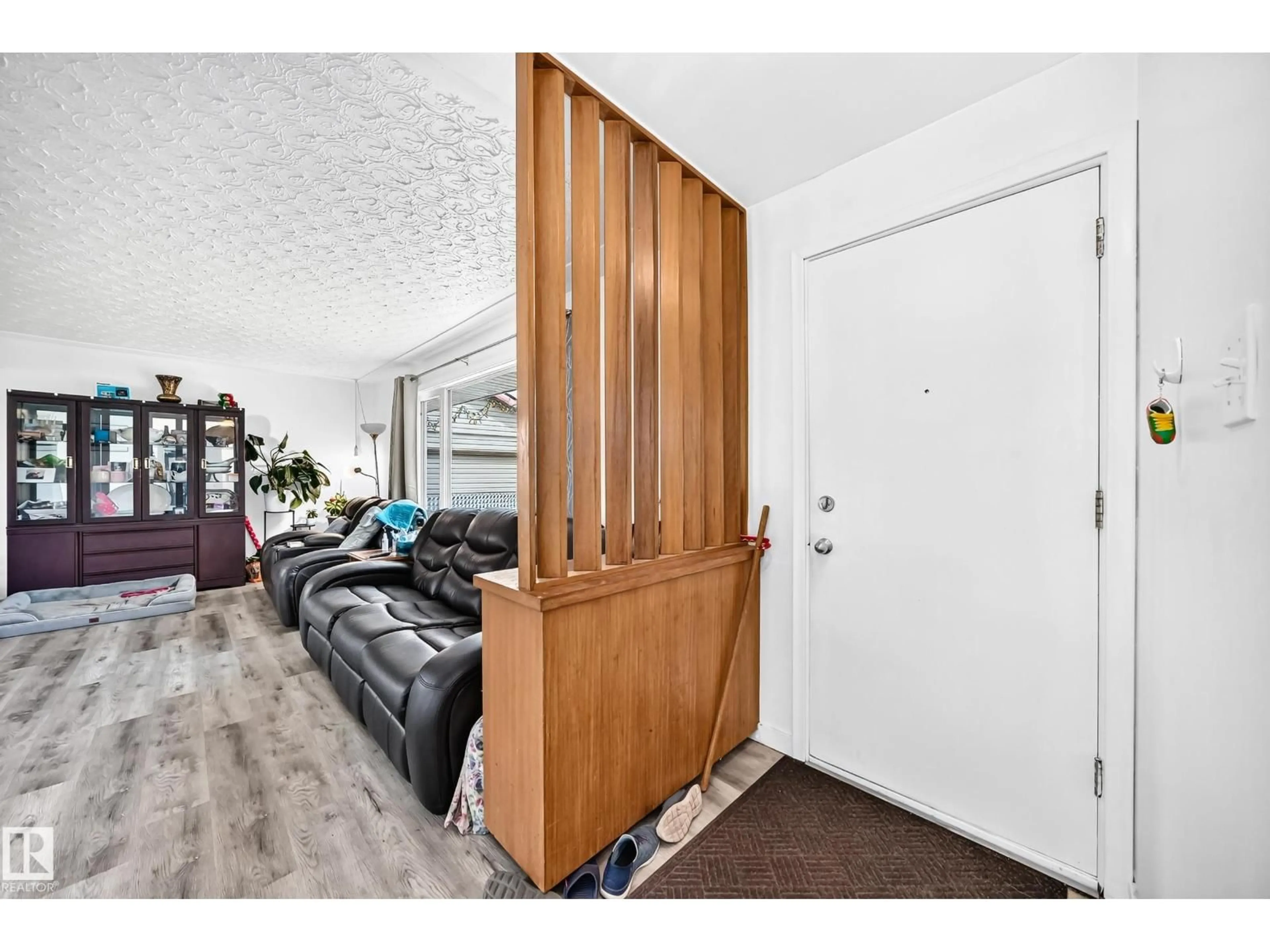 Indoor entryway for NW - 13316 122 ST, Edmonton Alberta T5L0G3