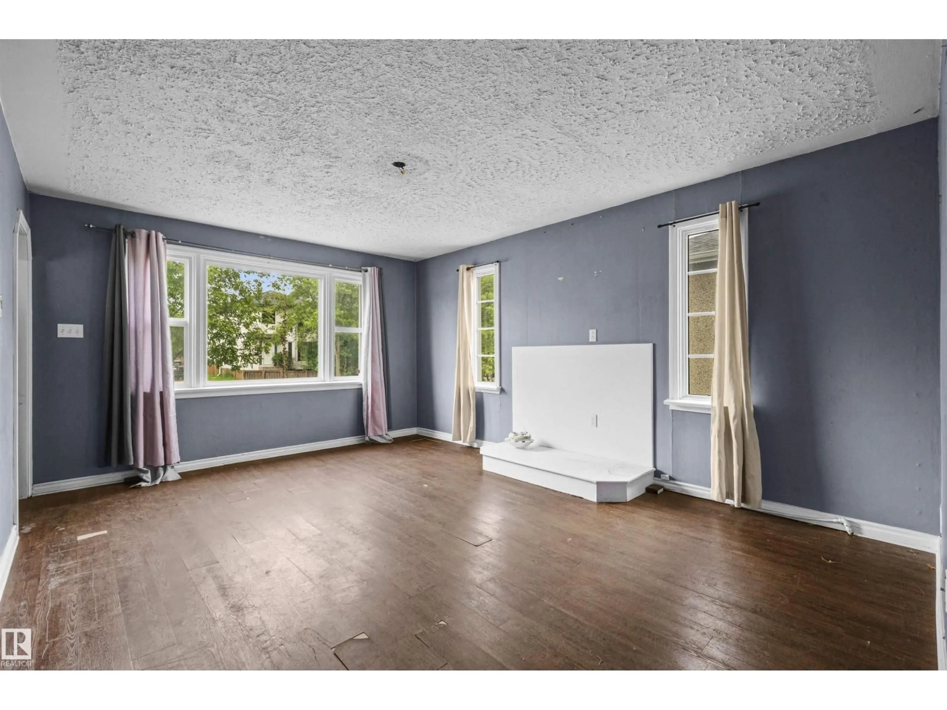 A pic of a room for 7520 106 ST NW, Edmonton Alberta T6E4W2
