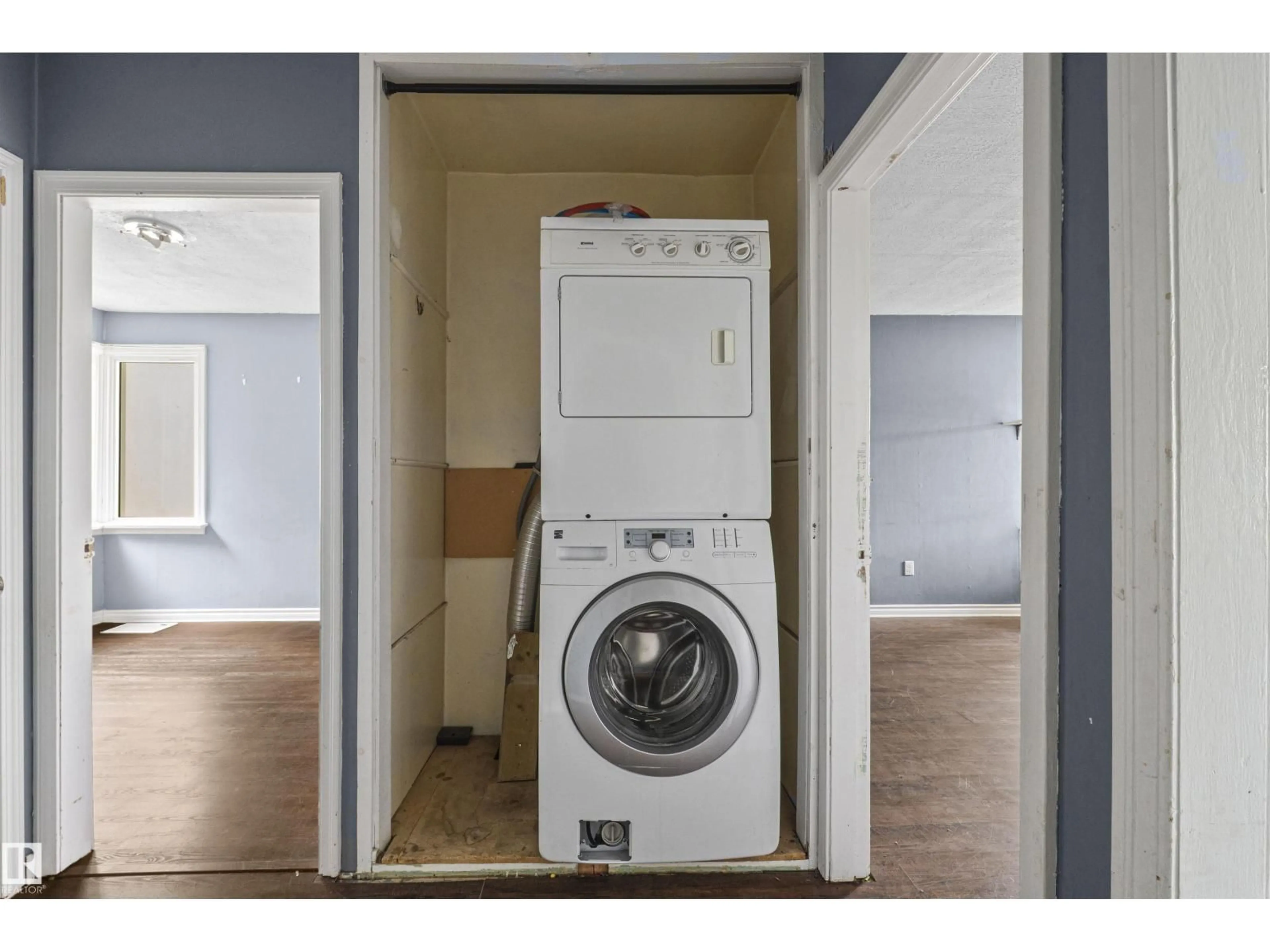 Laundry room for 7520 106 ST NW, Edmonton Alberta T6E4W2