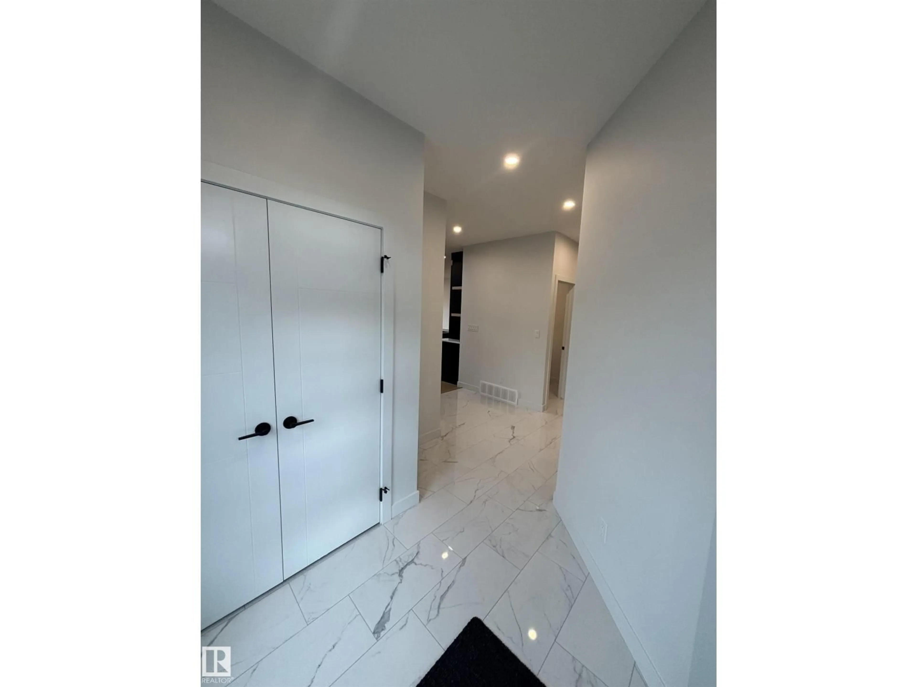 Indoor foyer for 1061 GOLDFINCH WY, Edmonton Alberta T5S0R2