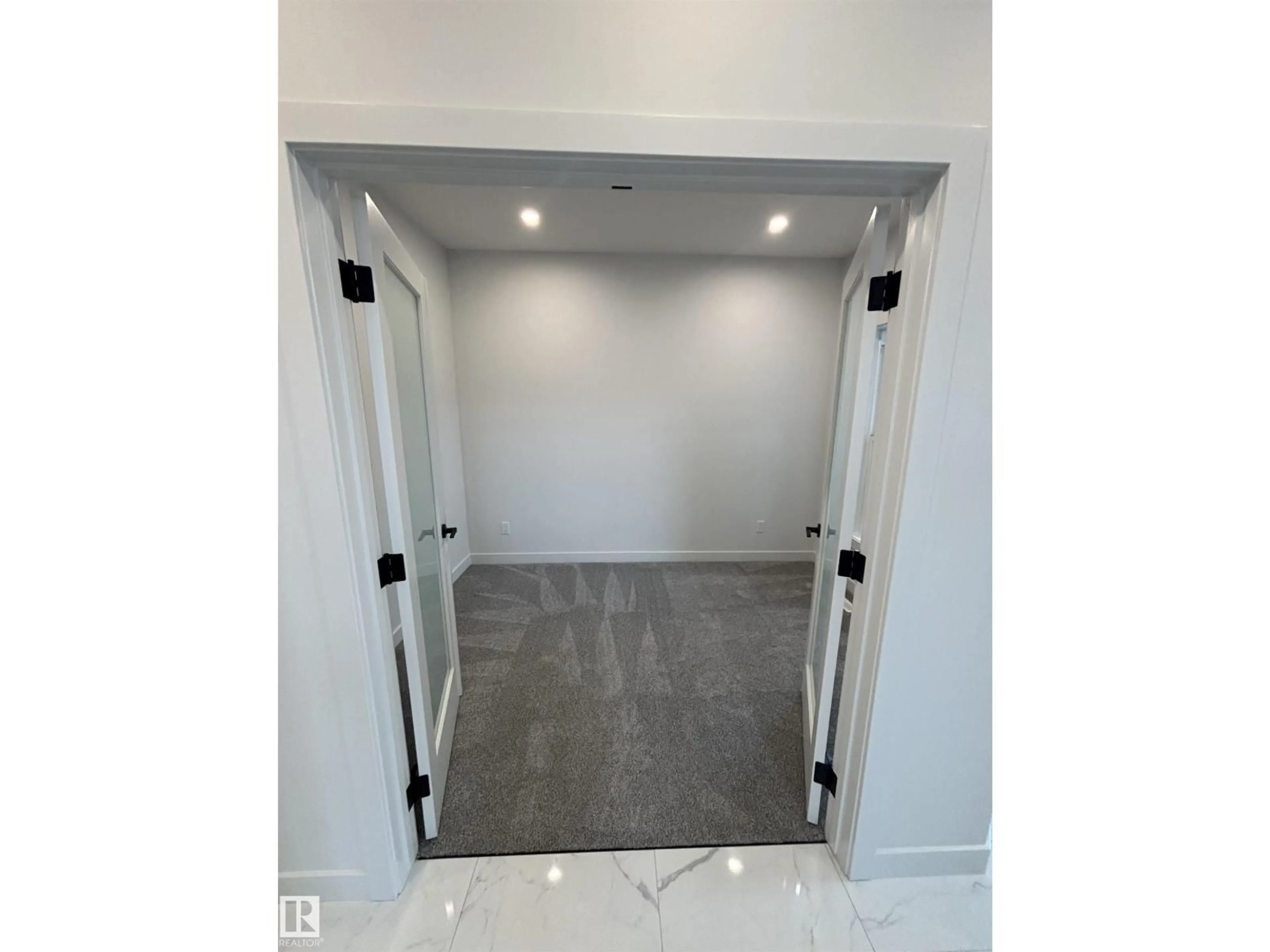 Indoor entryway for 1061 GOLDFINCH WY, Edmonton Alberta T5S0R2